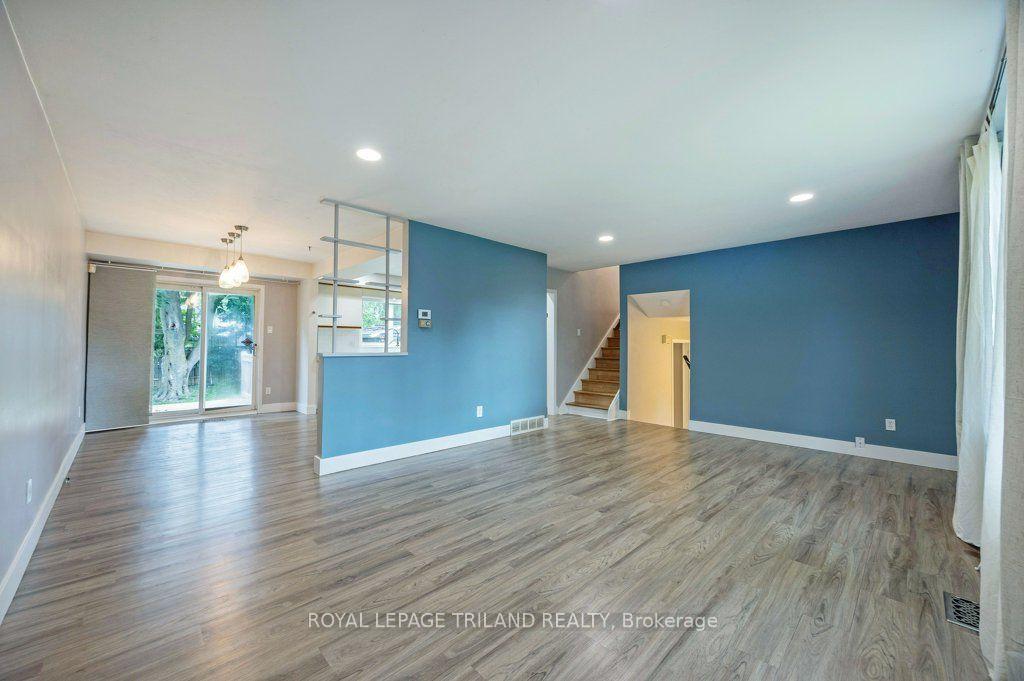 Photo 11 of 1245 Victoria Drive, London, East C — HOMEH