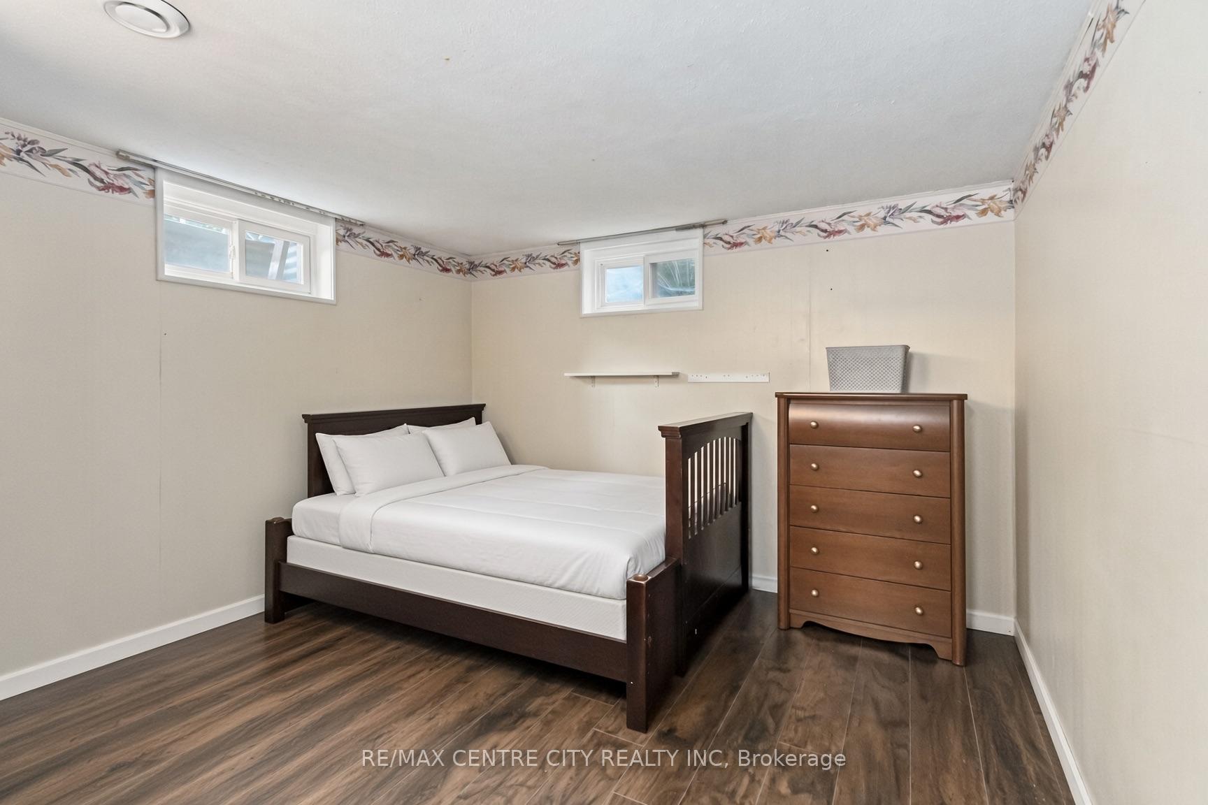 Photo 18 of 859 Dalkeith Crescent, London, North H — HOMEH