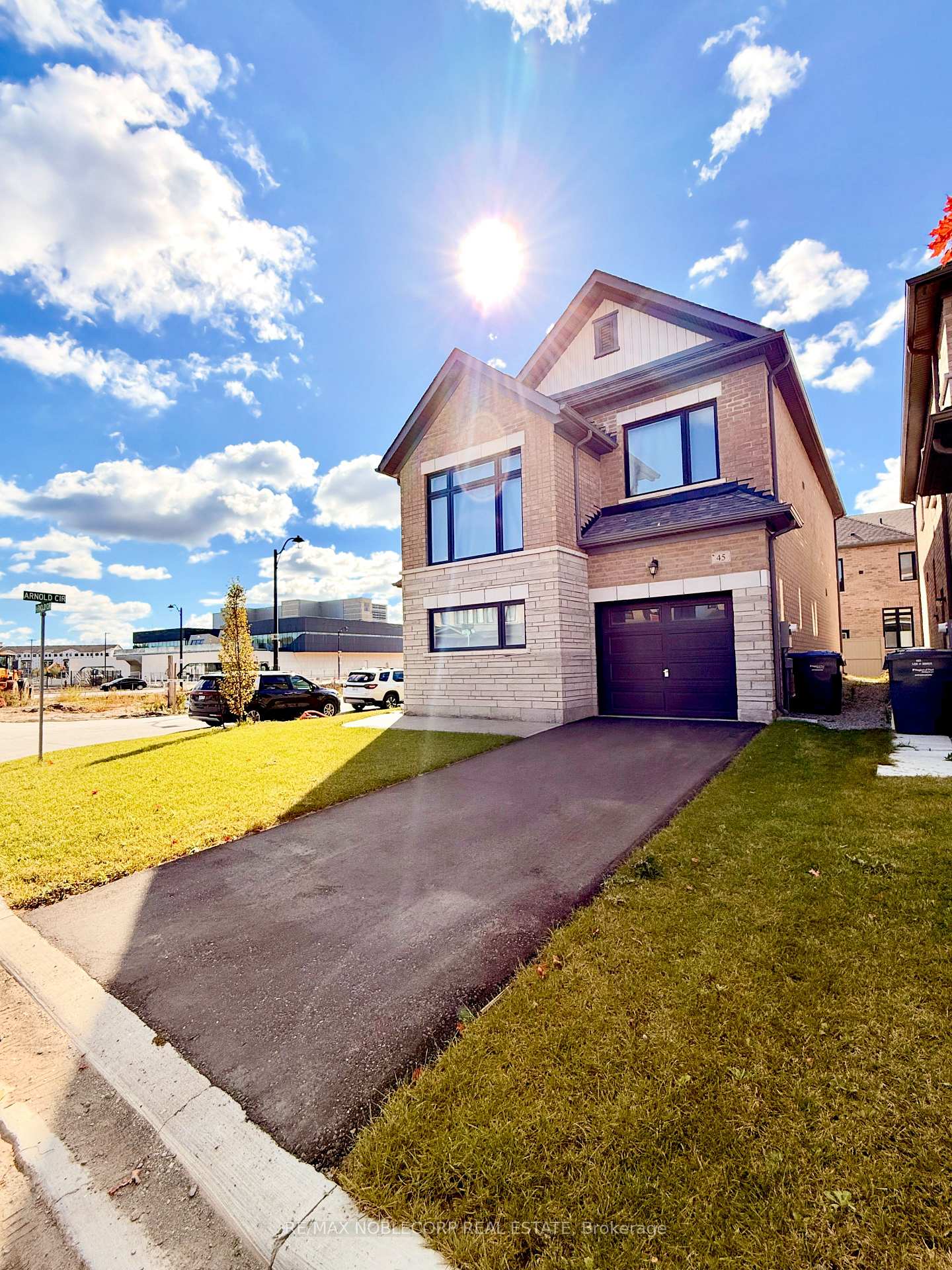 Photo 1 of 45 Arnold Circle, Brampton, Northwest Brampton — HOMEH