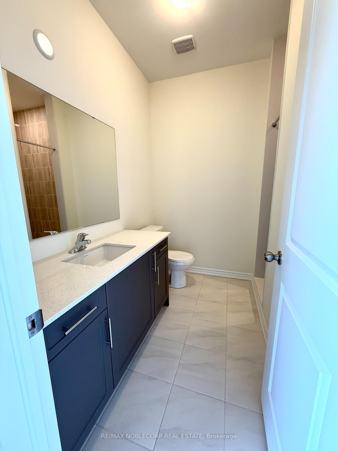Photo 15 of 45 Arnold Circle, Brampton, Northwest Brampton — HOMEH