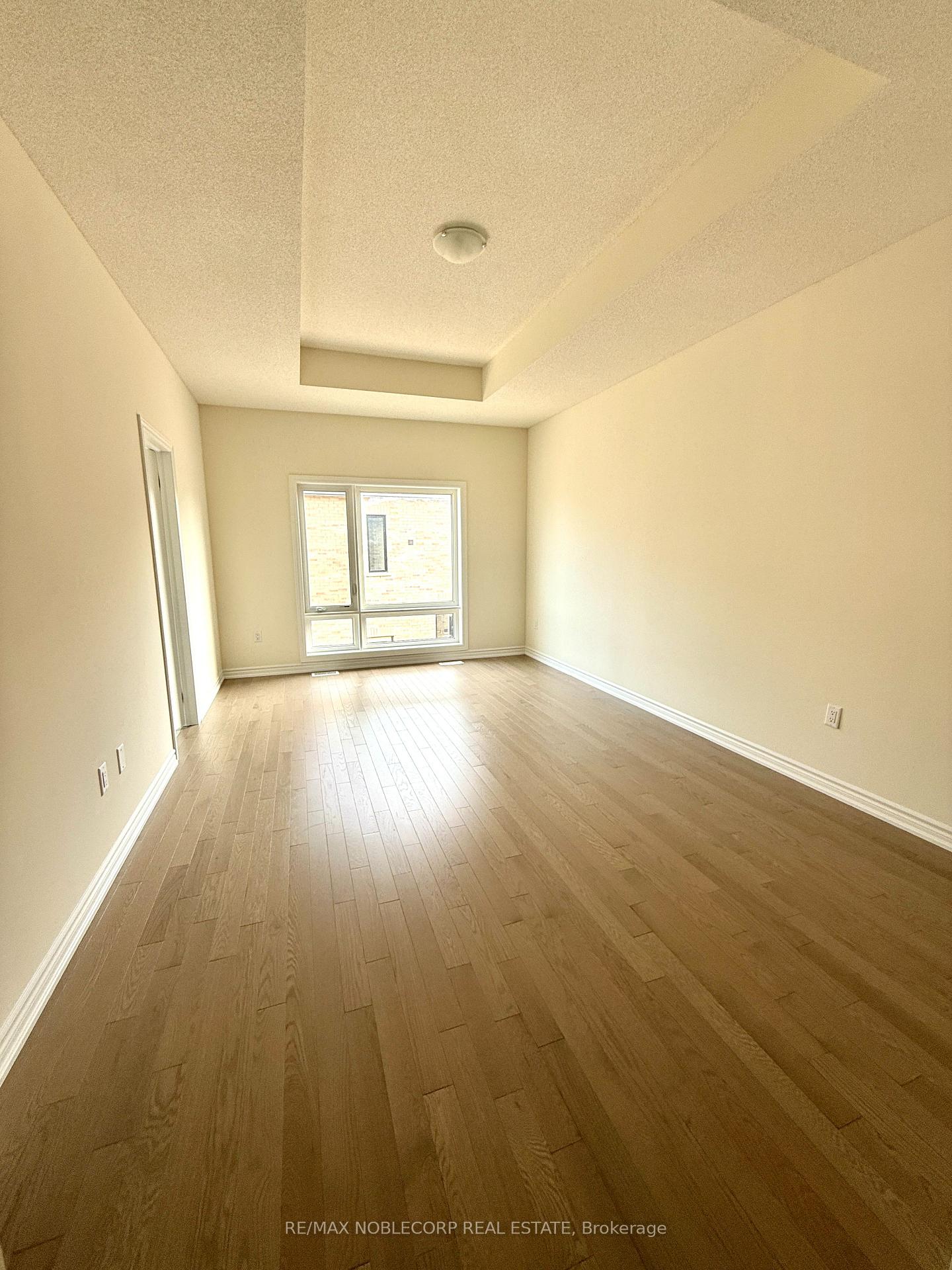 Photo 18 of 45 Arnold Circle, Brampton, Northwest Brampton — HOMEH