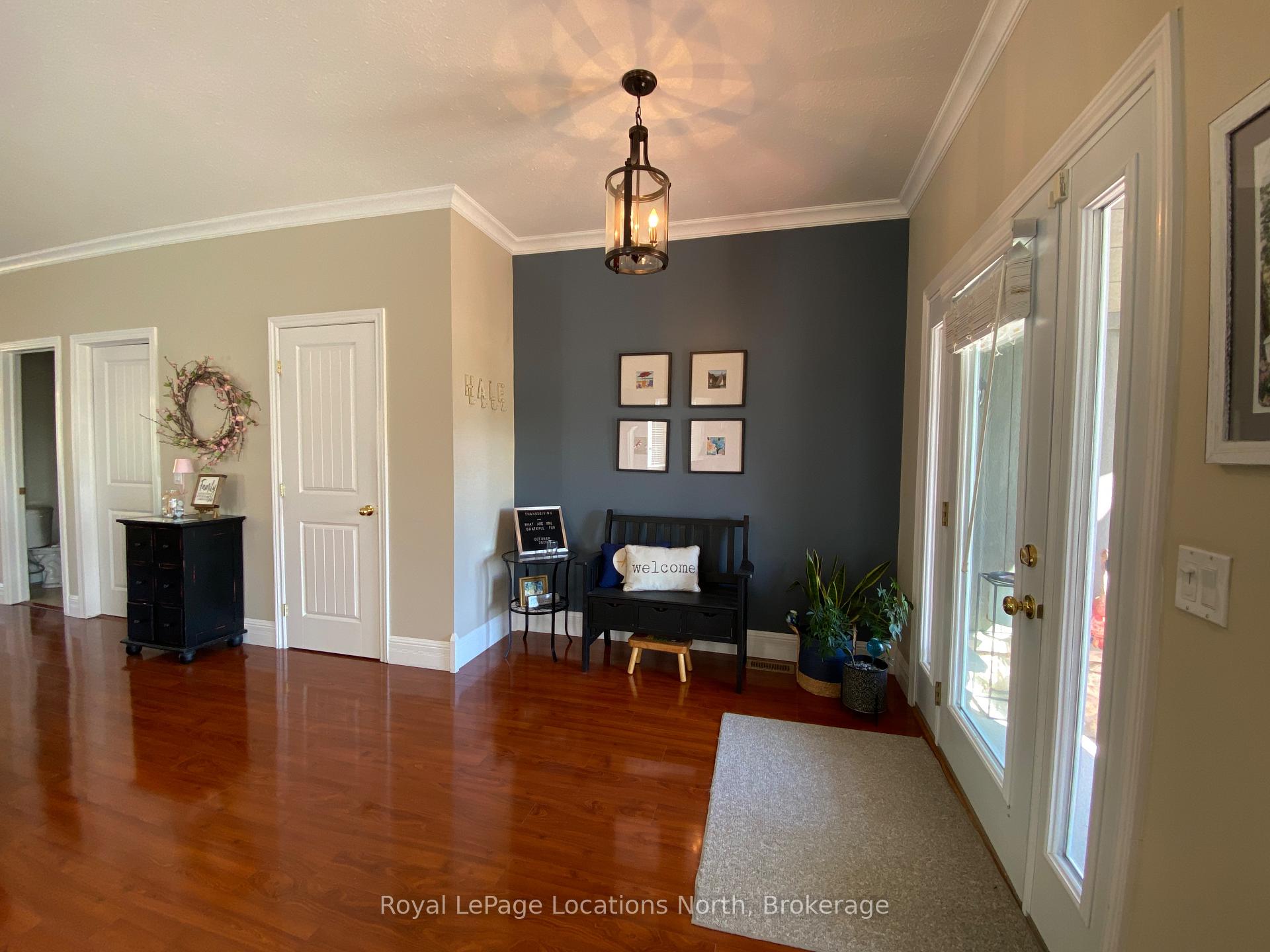 Photo 2 of 77 Findlay Drive, Collingwood — HOMEH
