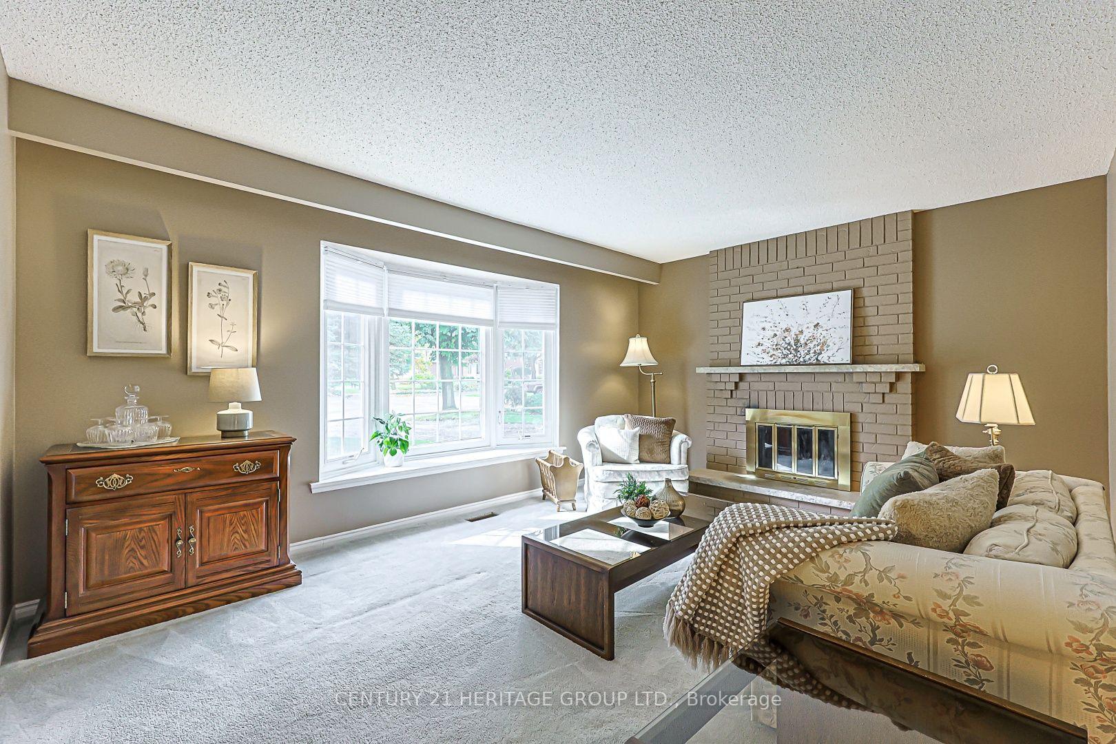 Photo 5 of 20 Simmons Crescent, Aurora, Aurora Highlands — HOMEH