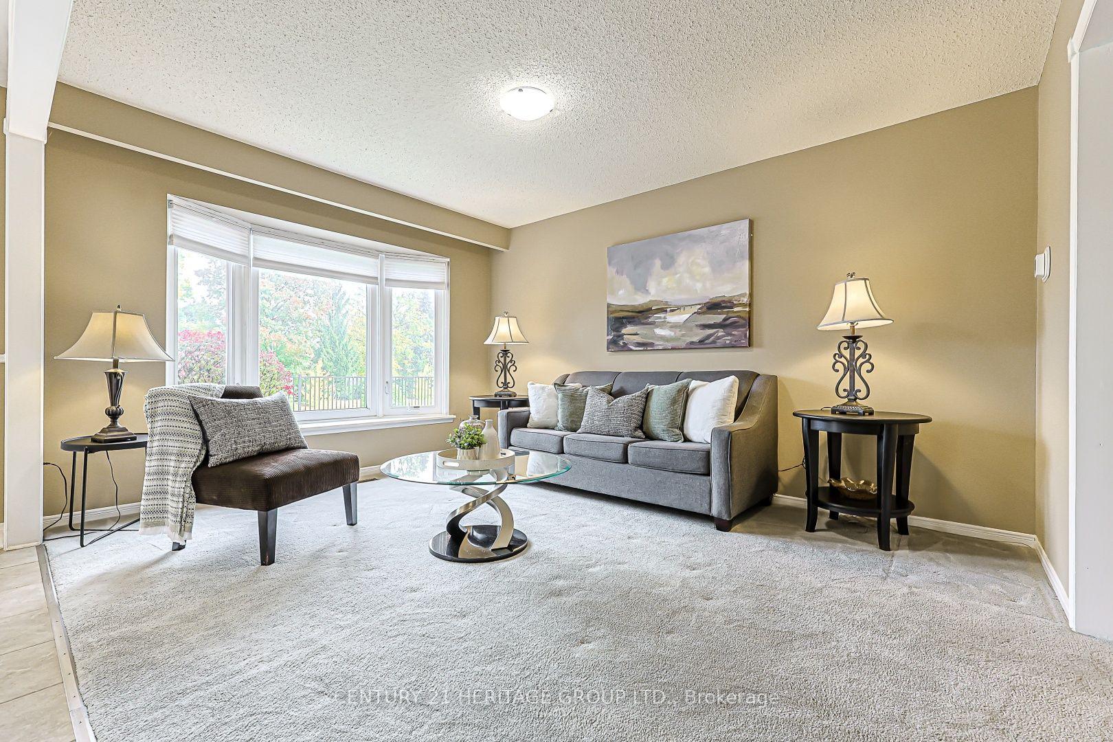 Photo 6 of 20 Simmons Crescent, Aurora, Aurora Highlands — HOMEH
