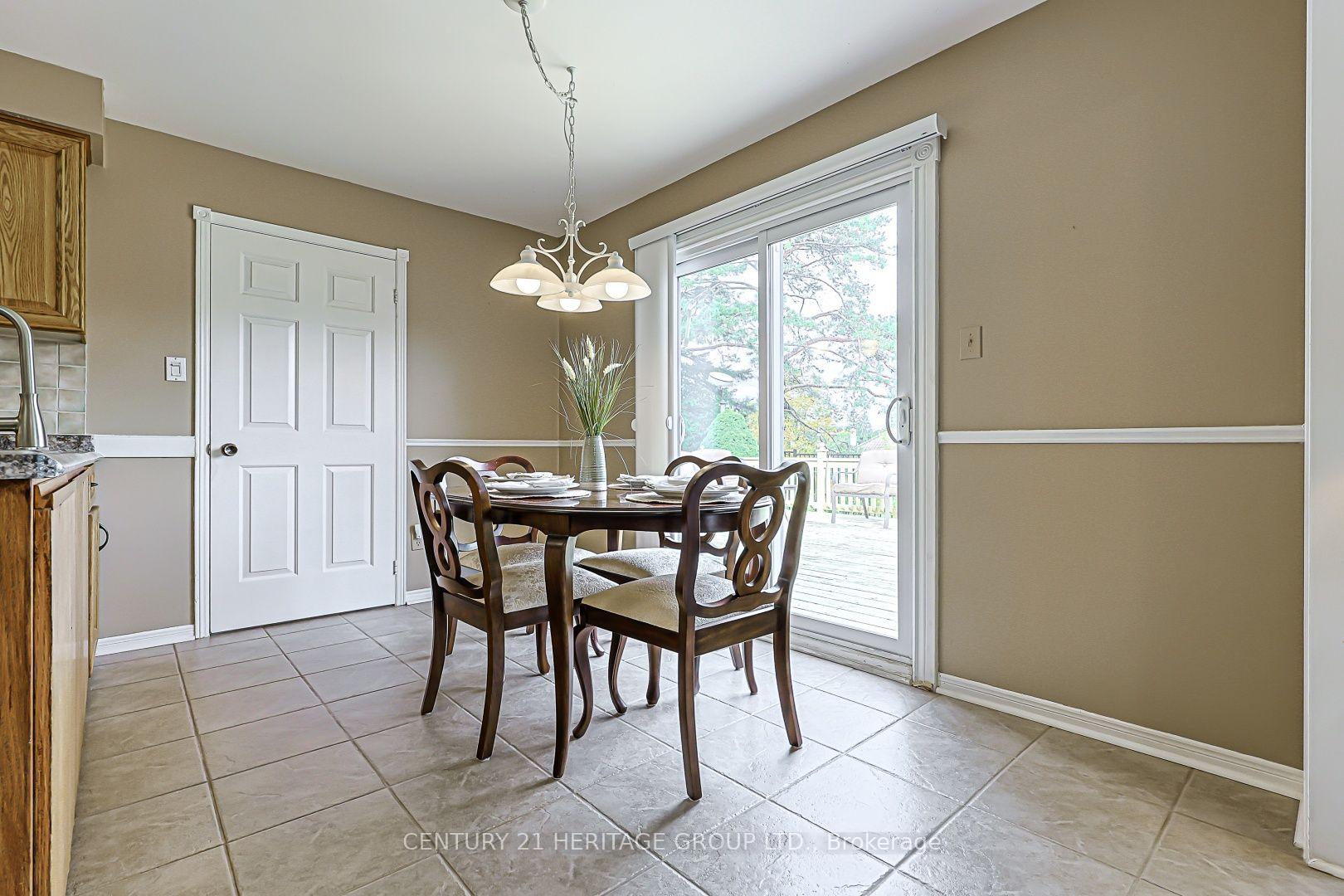 Photo 10 of 20 Simmons Crescent, Aurora, Aurora Highlands — HOMEH