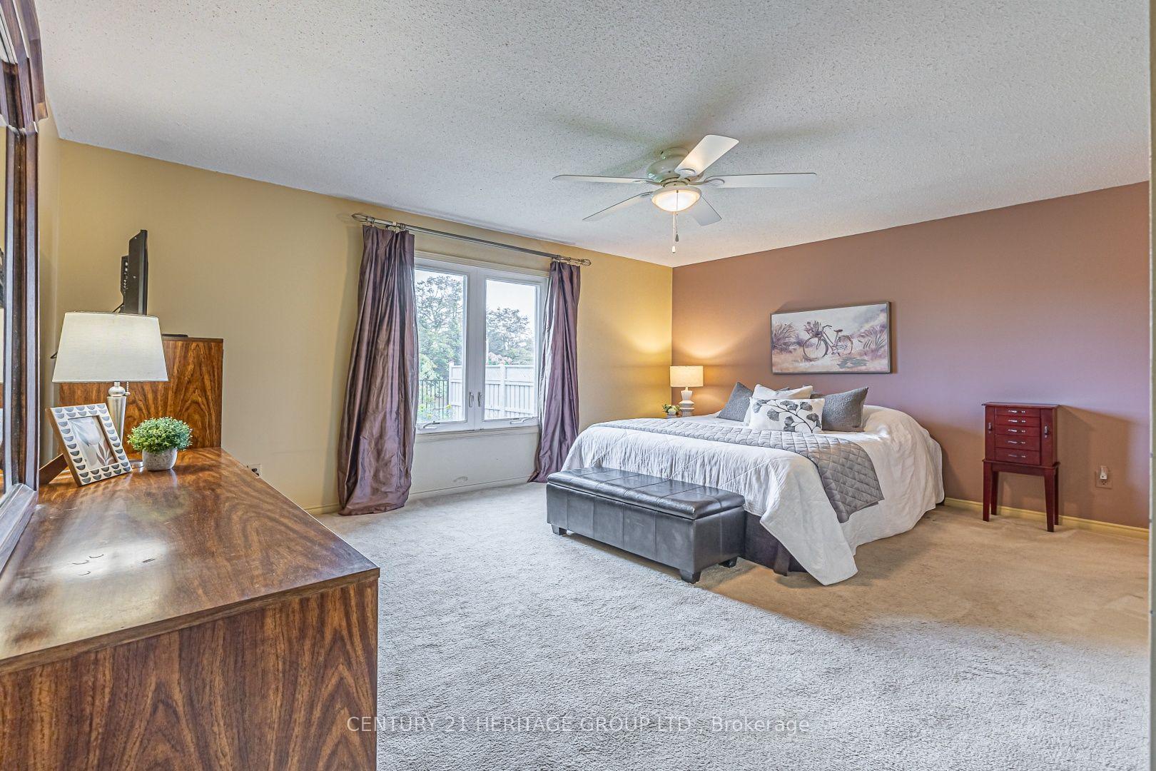 Photo 11 of 20 Simmons Crescent, Aurora, Aurora Highlands — HOMEH