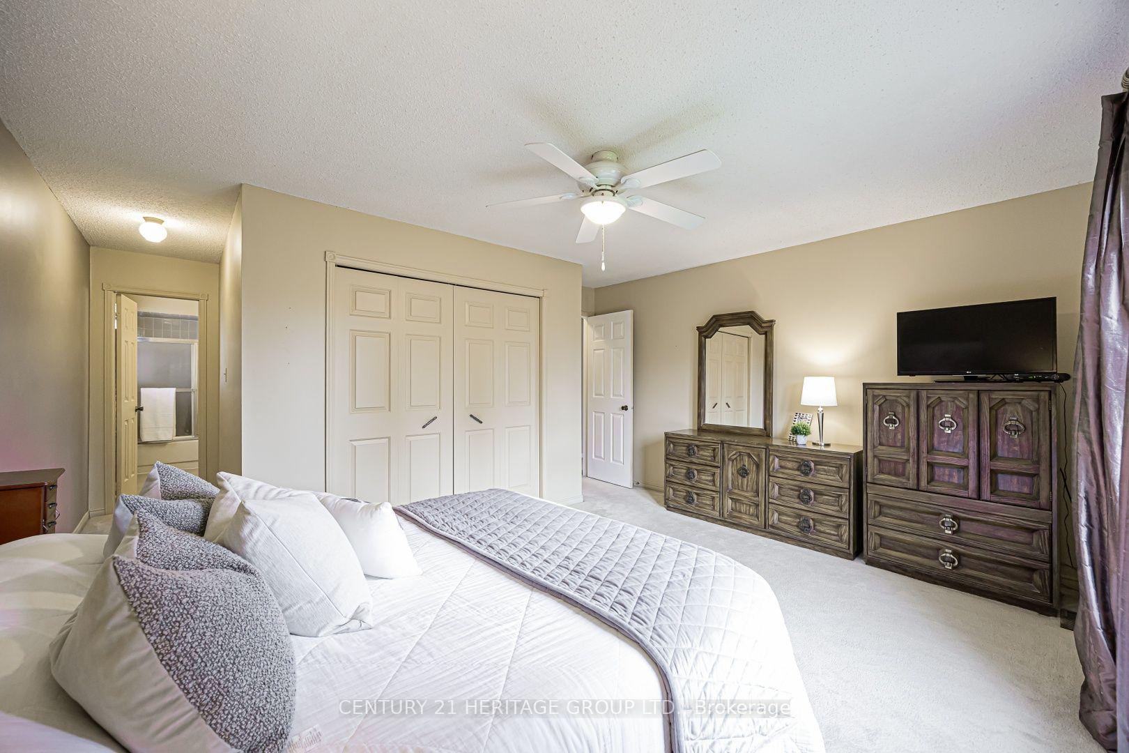 Photo 12 of 20 Simmons Crescent, Aurora, Aurora Highlands — HOMEH