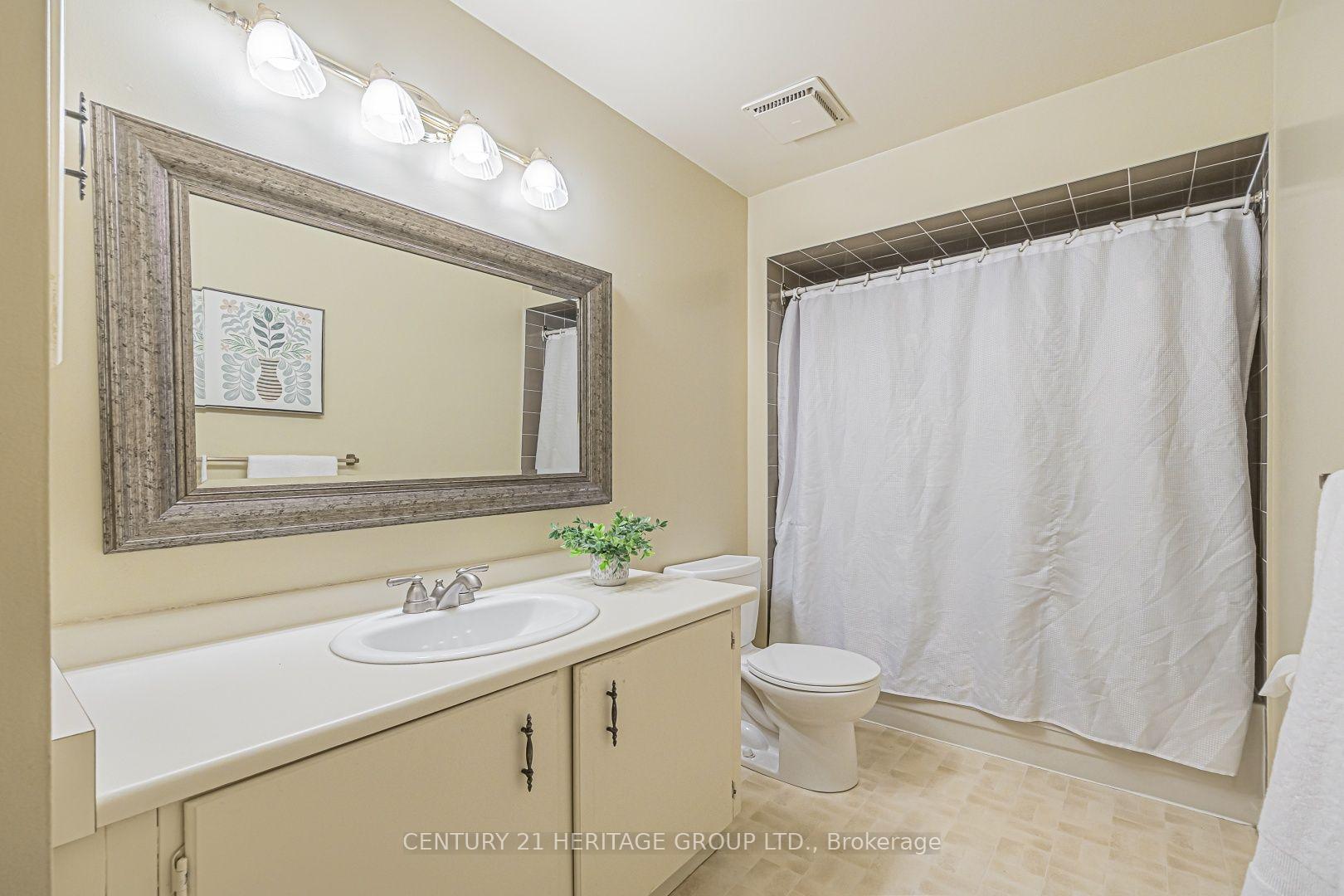 Photo 16 of 20 Simmons Crescent, Aurora, Aurora Highlands — HOMEH