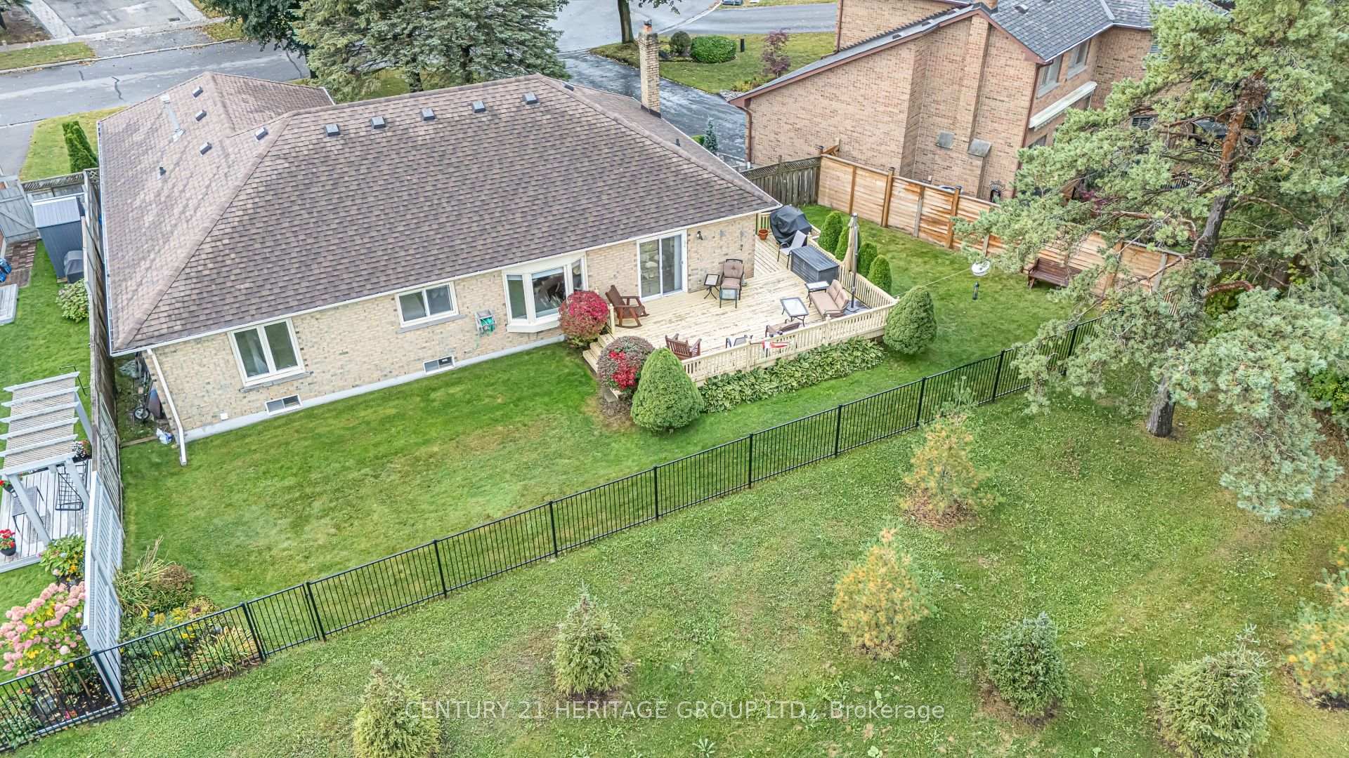 Photo 21 of 20 Simmons Crescent, Aurora, Aurora Highlands — HOMEH
