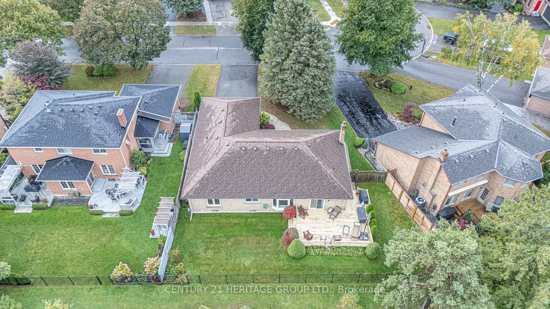 Photo 22 of 20 Simmons Crescent, Aurora, Aurora Highlands — HOMEH