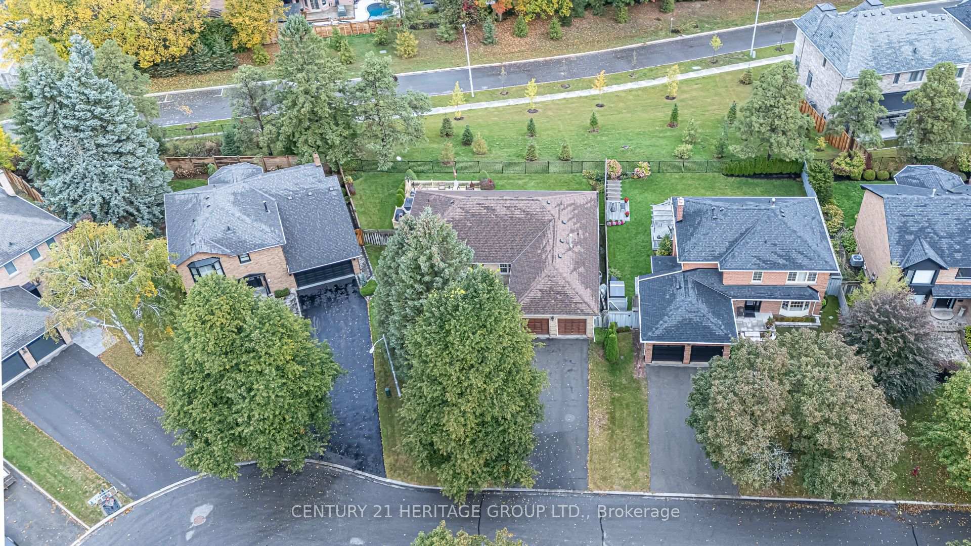Photo 23 of 20 Simmons Crescent, Aurora, Aurora Highlands — HOMEH