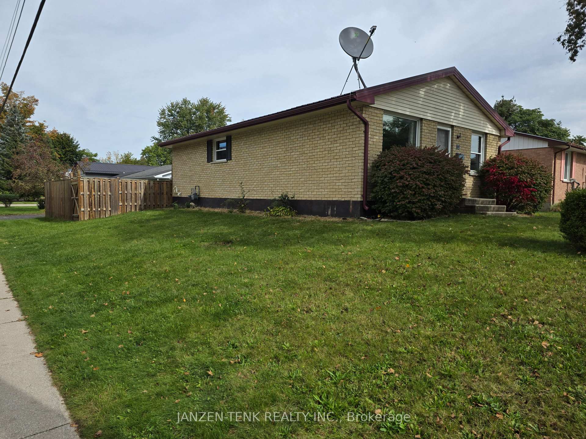 Photo 18 of 119 Moore Avenue, Aylmer — HOMEH