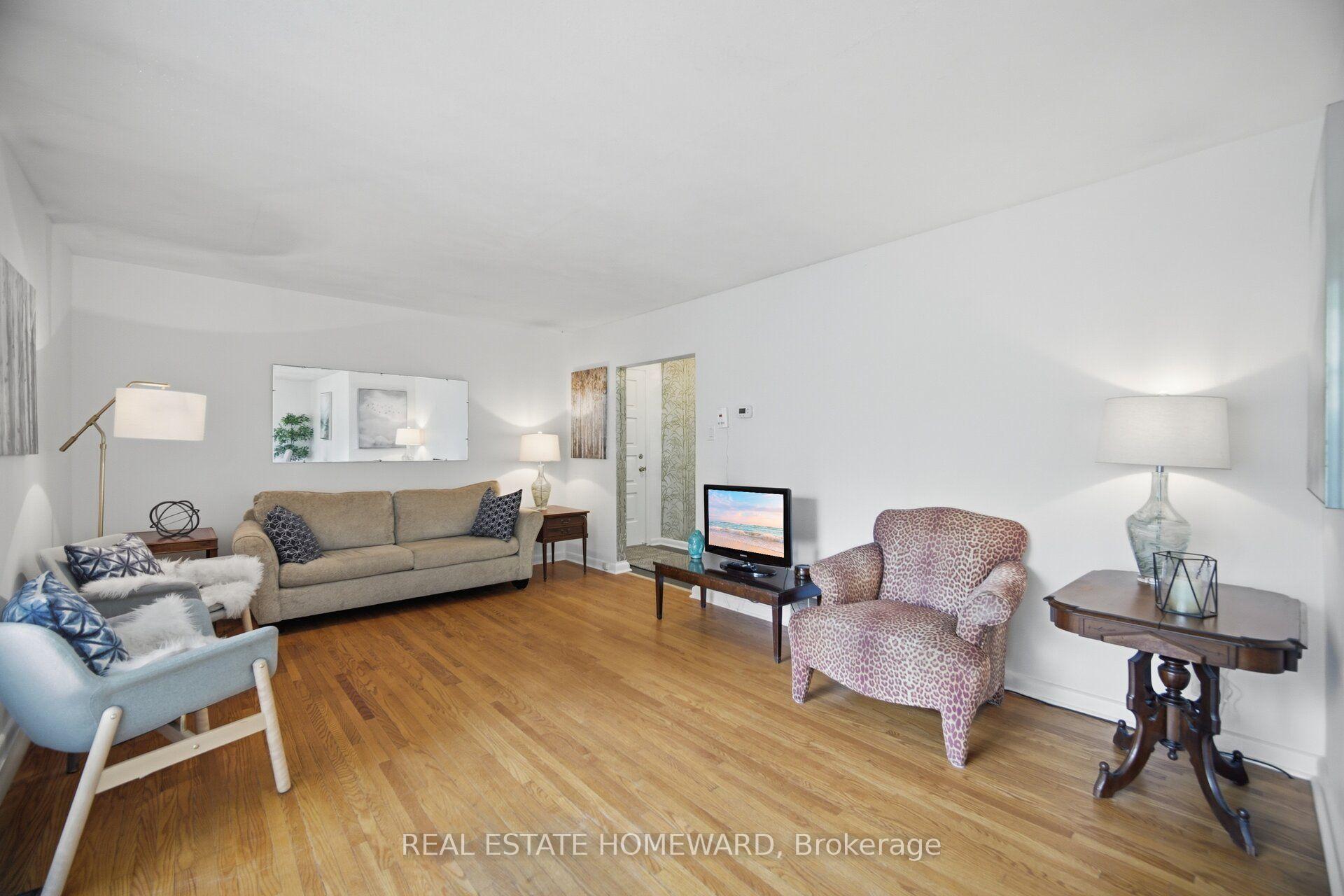 Photo 9 of 3 Shadwell Place, North York, Banbury-Don Mills — HOMEH