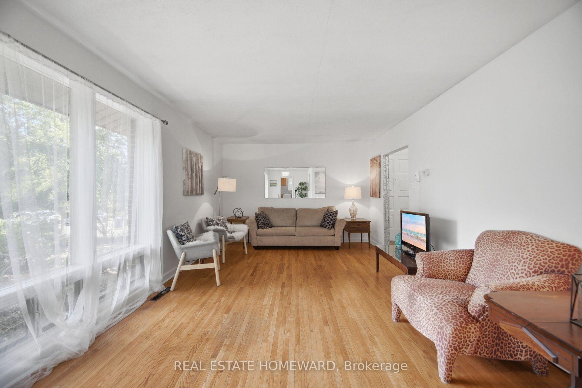 Photo 11 of 3 Shadwell Place, North York, Banbury-Don Mills — HOMEH
