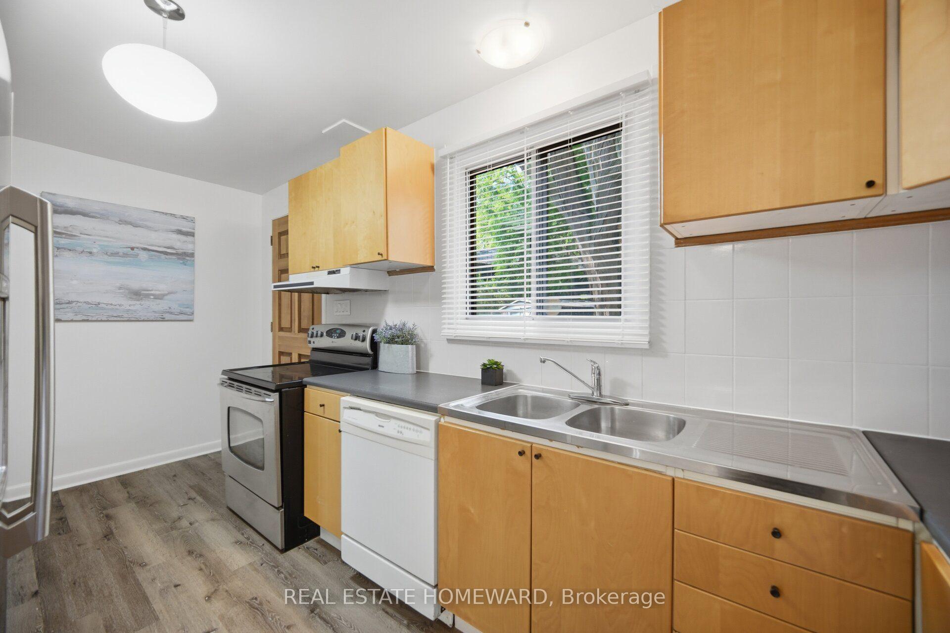 Photo 14 of 3 Shadwell Place, North York, Banbury-Don Mills — HOMEH