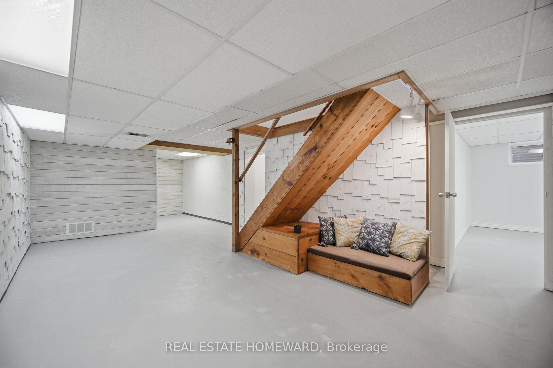 Photo 23 of 3 Shadwell Place, North York, Banbury-Don Mills — HOMEH