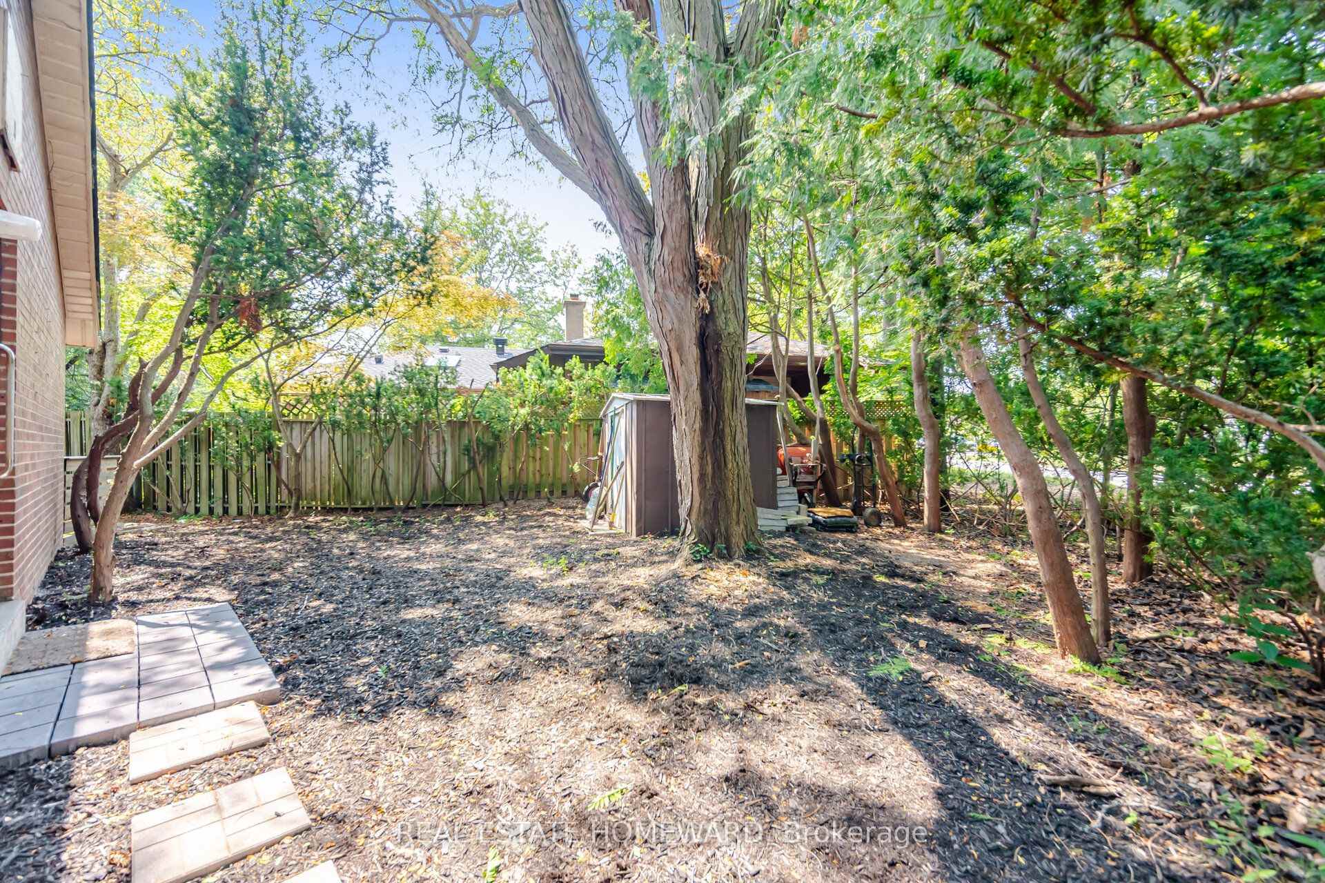 Photo 38 of 3 Shadwell Place, North York, Banbury-Don Mills — HOMEH