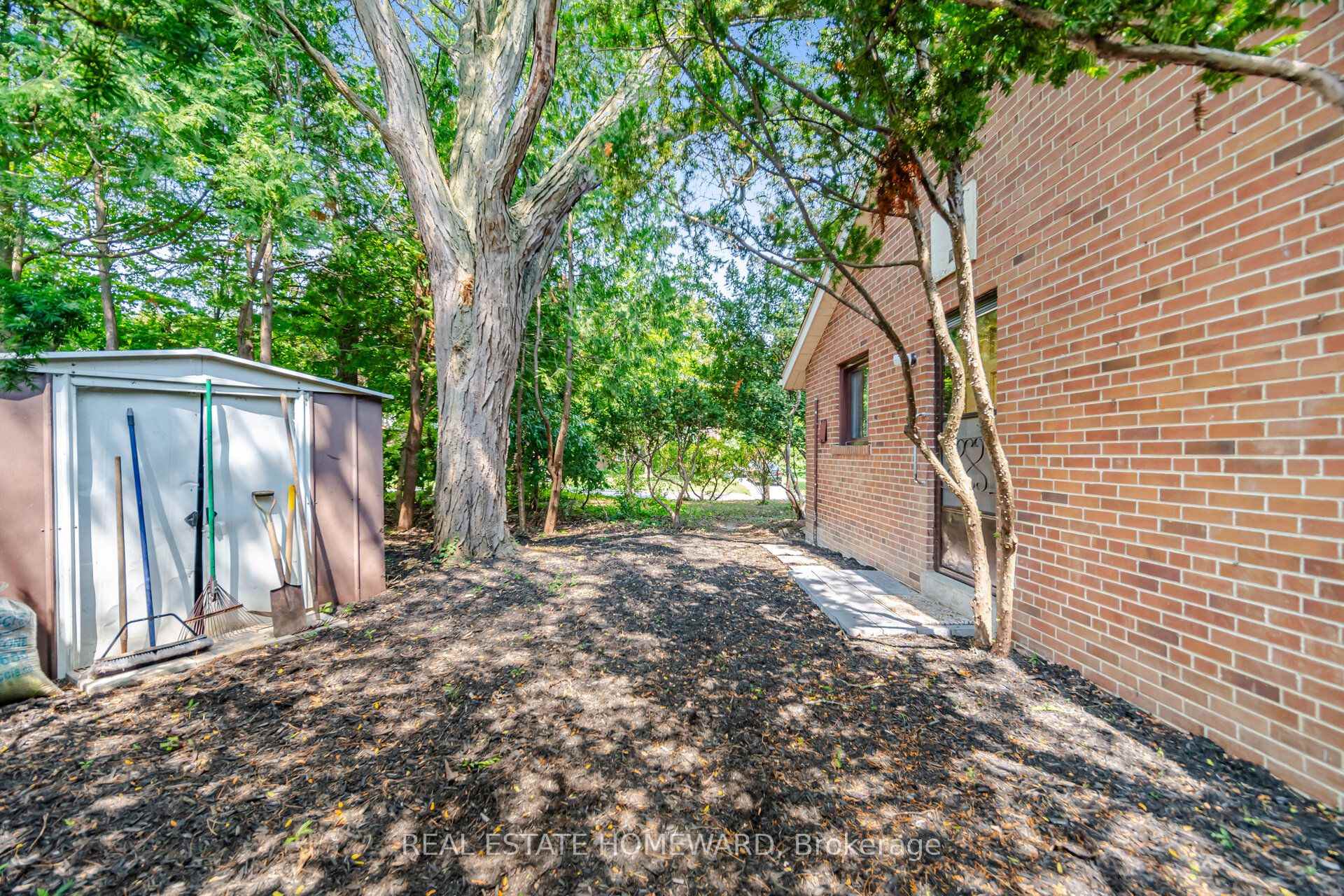 Photo 35 of 3 Shadwell Place, North York, Banbury-Don Mills — HOMEH