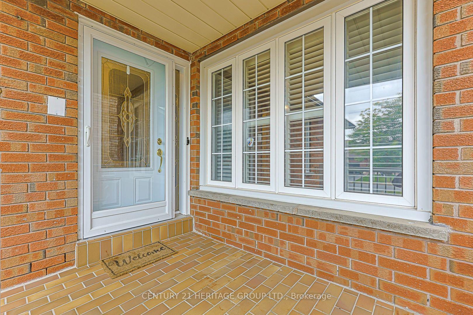 Photo 3 of 100 Adrianno Crescent, Vaughan, East Woodbridge — HOMEH