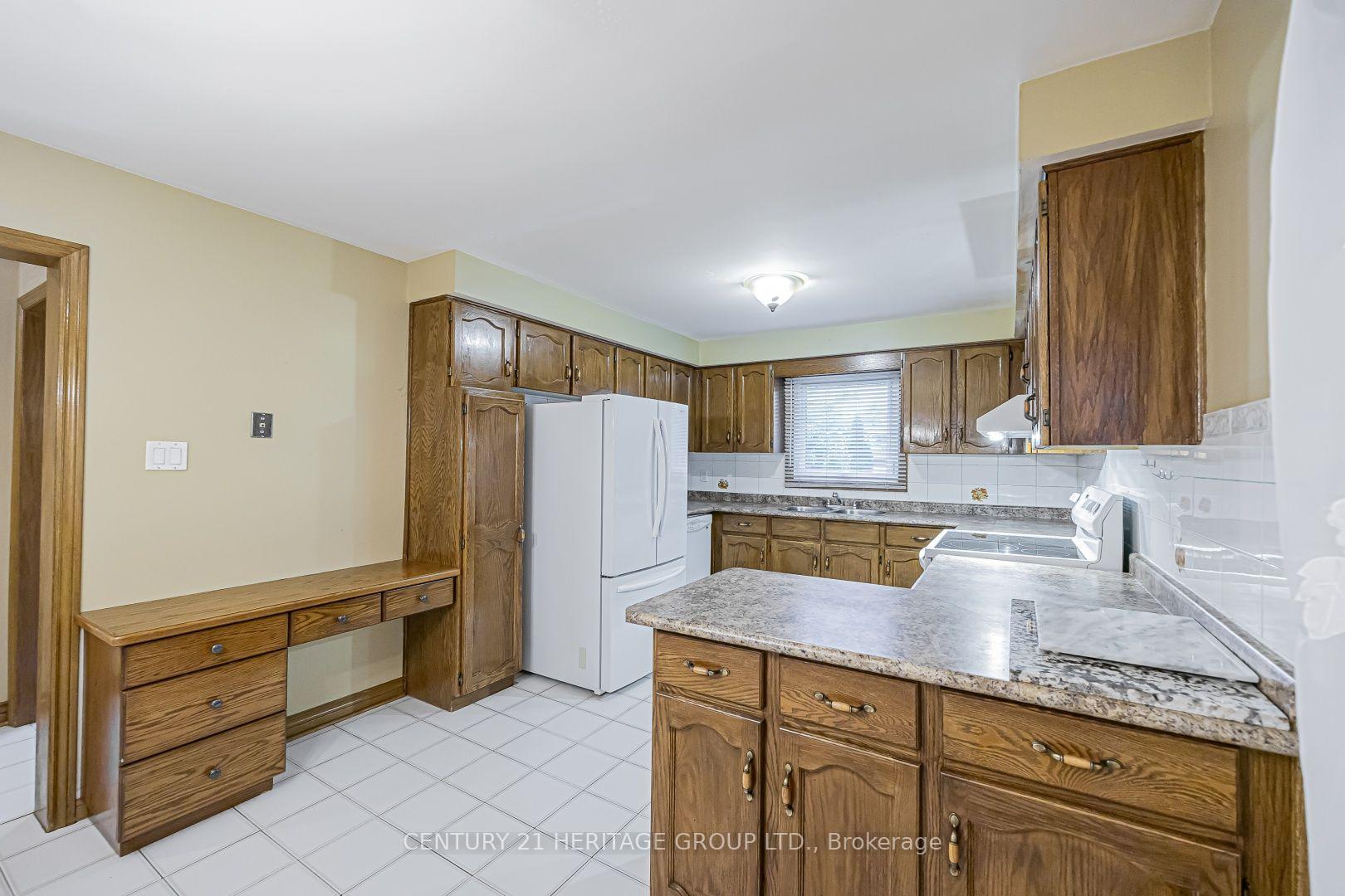Photo 11 of 100 Adrianno Crescent, Vaughan, East Woodbridge — HOMEH
