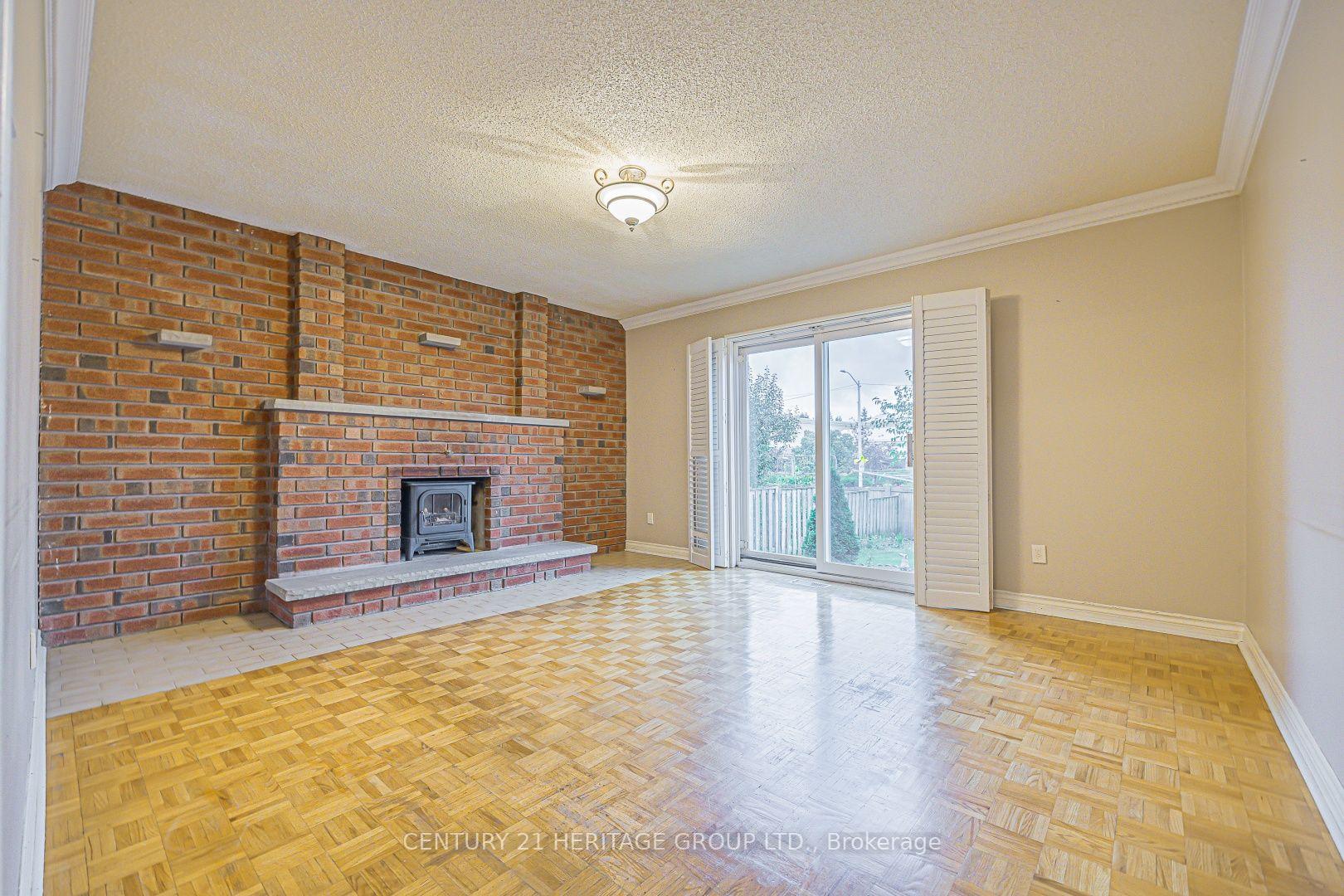 Photo 13 of 100 Adrianno Crescent, Vaughan, East Woodbridge — HOMEH