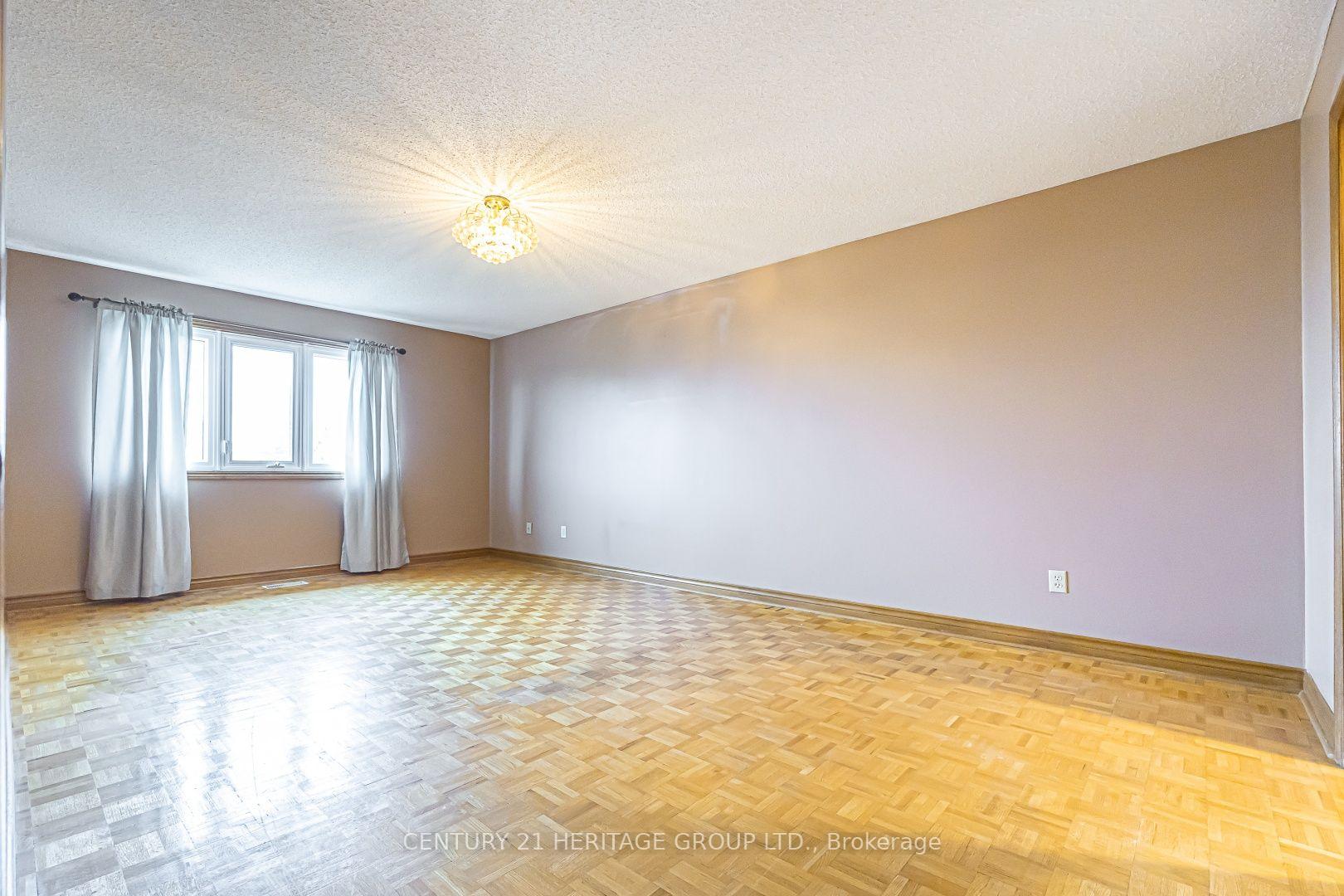 Photo 16 of 100 Adrianno Crescent, Vaughan, East Woodbridge — HOMEH