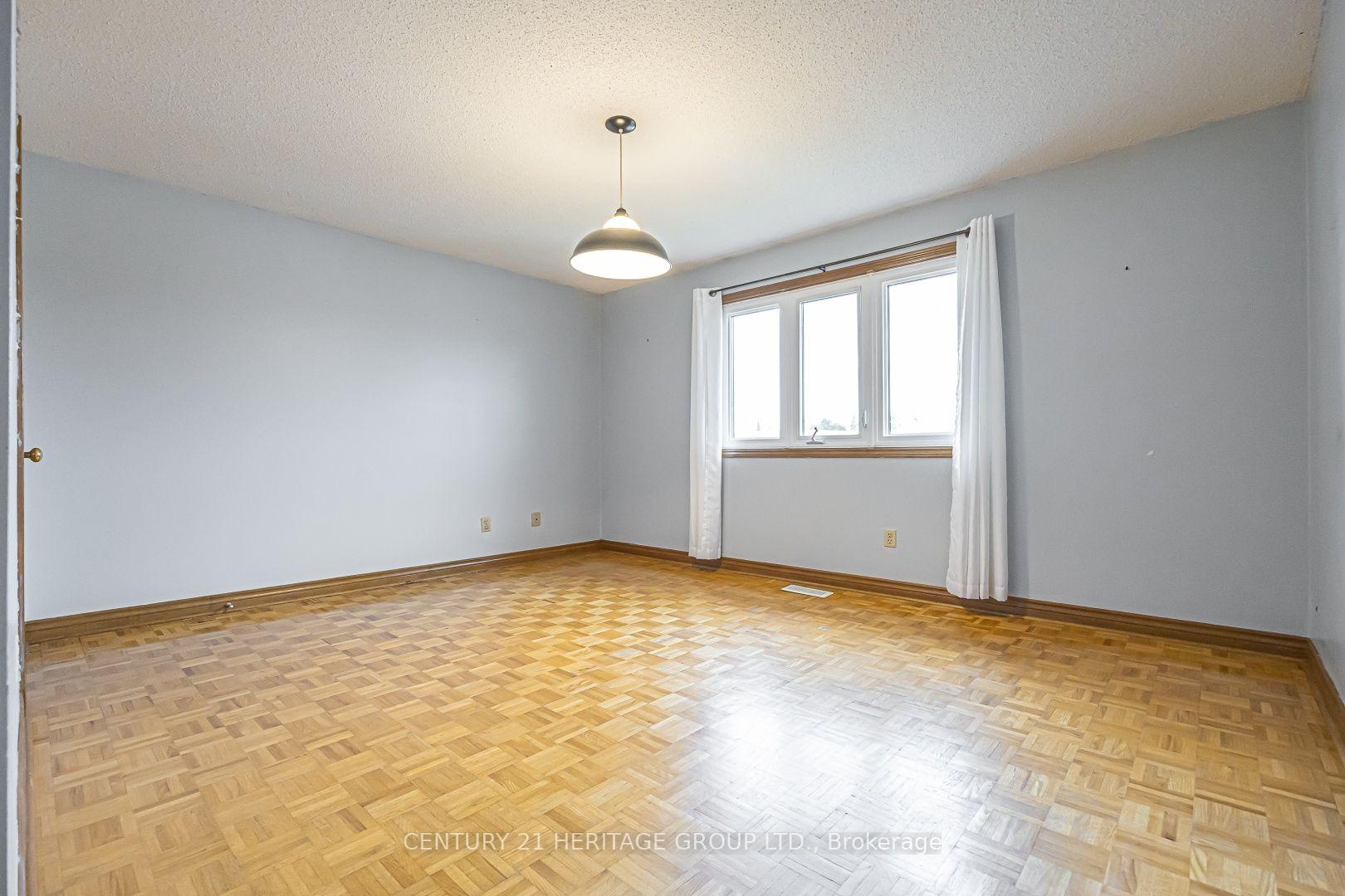 Photo 19 of 100 Adrianno Crescent, Vaughan, East Woodbridge — HOMEH