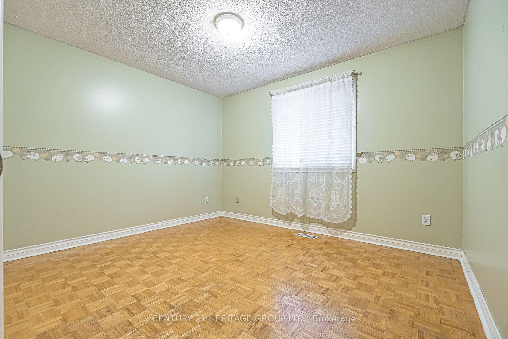 Photo 21 of 100 Adrianno Crescent, Vaughan, East Woodbridge — HOMEH