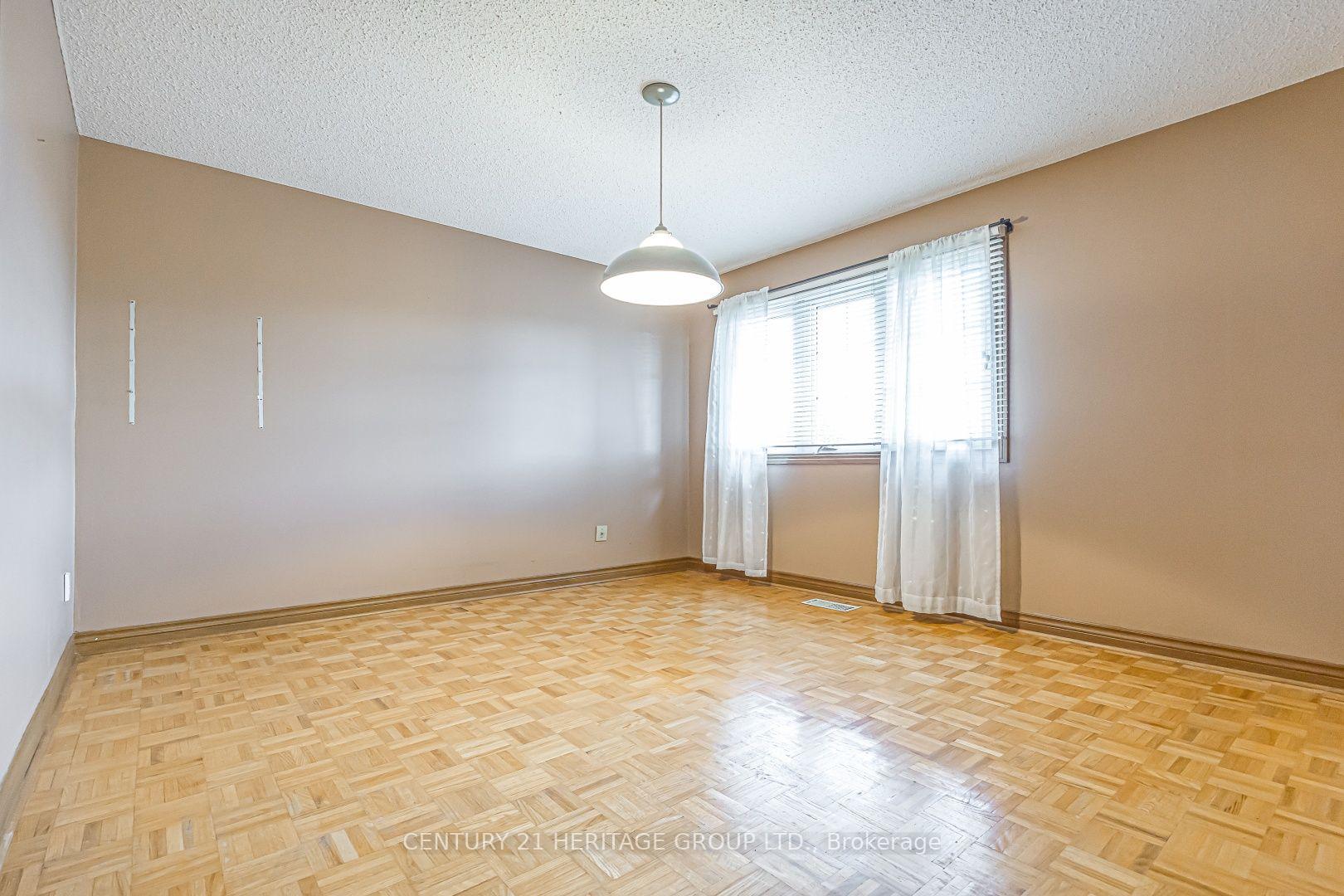 Photo 23 of 100 Adrianno Crescent, Vaughan, East Woodbridge — HOMEH