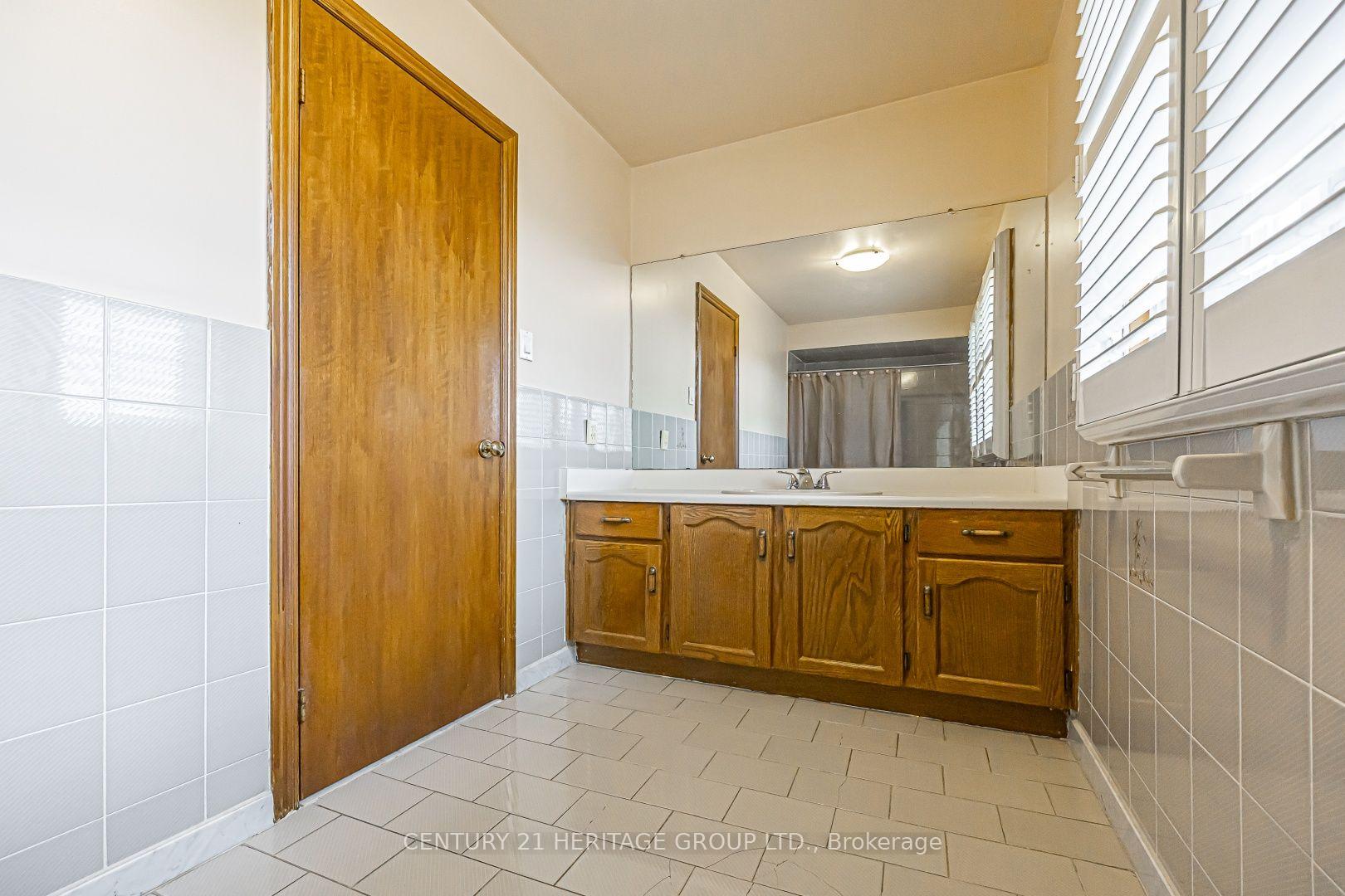 Photo 25 of 100 Adrianno Crescent, Vaughan, East Woodbridge — HOMEH