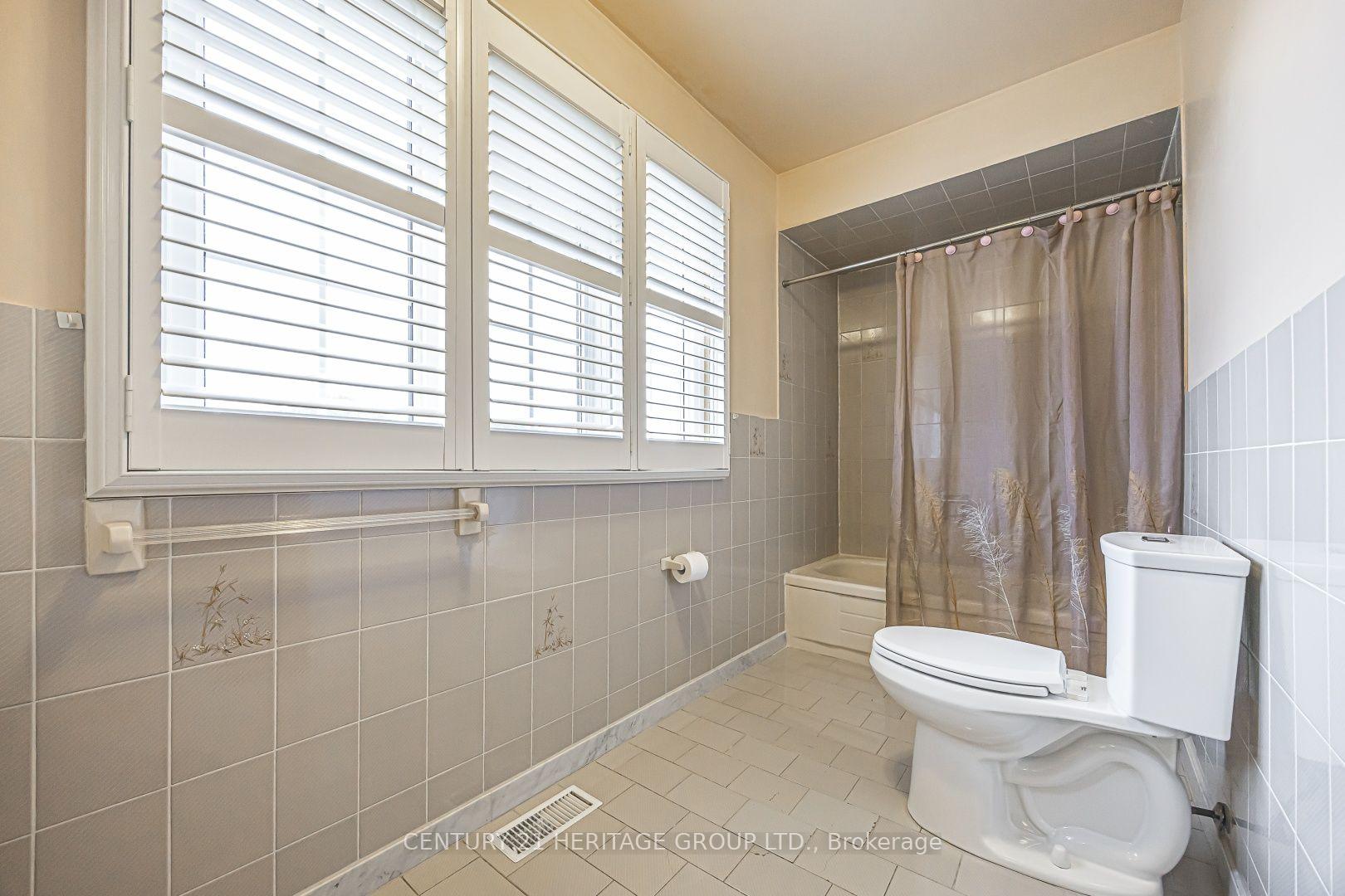 Photo 26 of 100 Adrianno Crescent, Vaughan, East Woodbridge — HOMEH