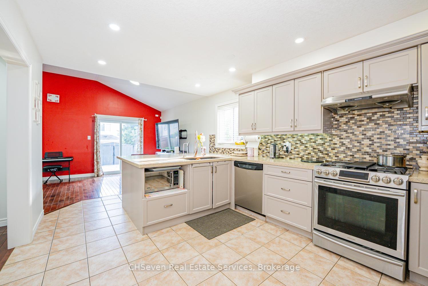 Photo 8 of 373 Thomas Slee Drive, Kitchener, Doon South — HOMEH