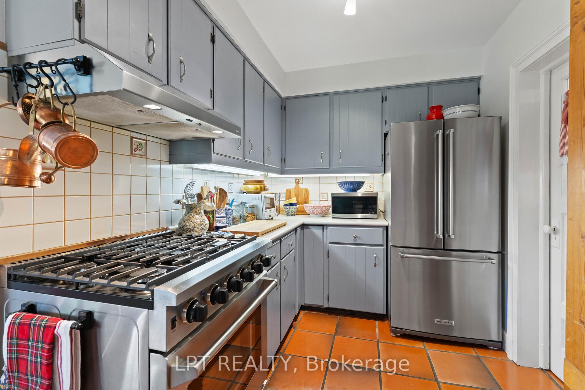 Photo 19 of 145 Lake Drive N, Georgina, Keswick North — HOMEH