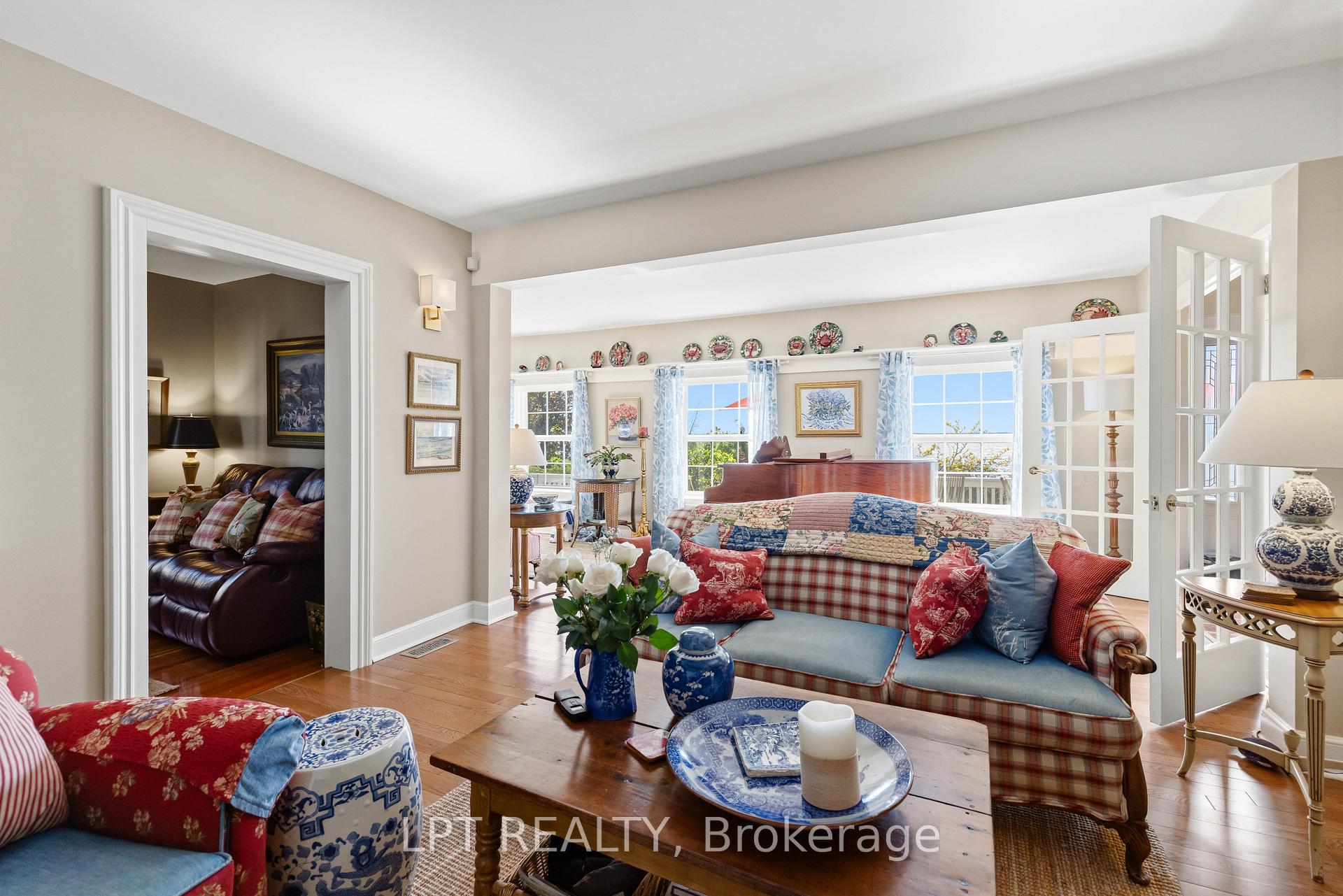 Photo 20 of 145 Lake Drive N, Georgina, Keswick North — HOMEH