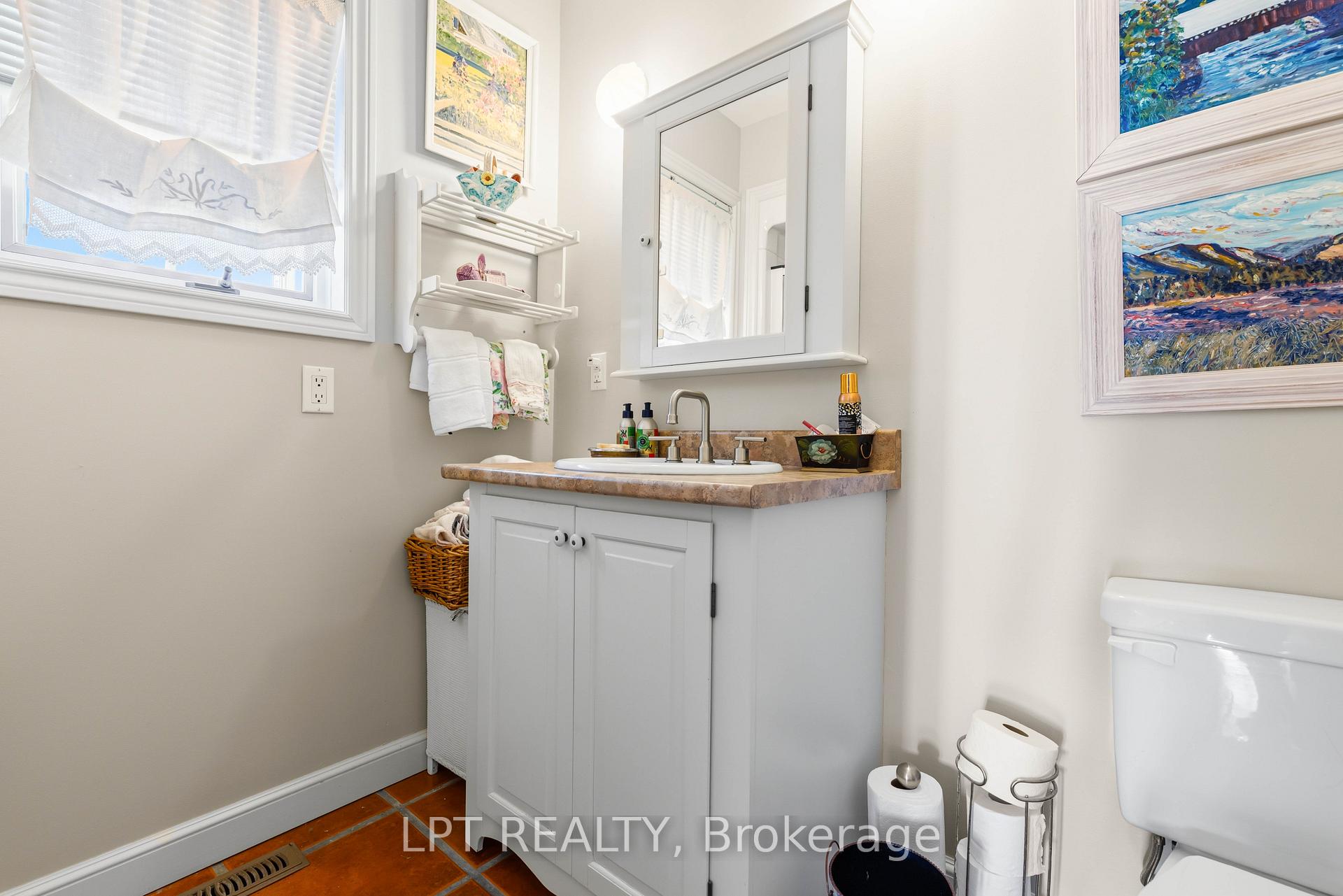 Photo 26 of 145 Lake Drive N, Georgina, Keswick North — HOMEH