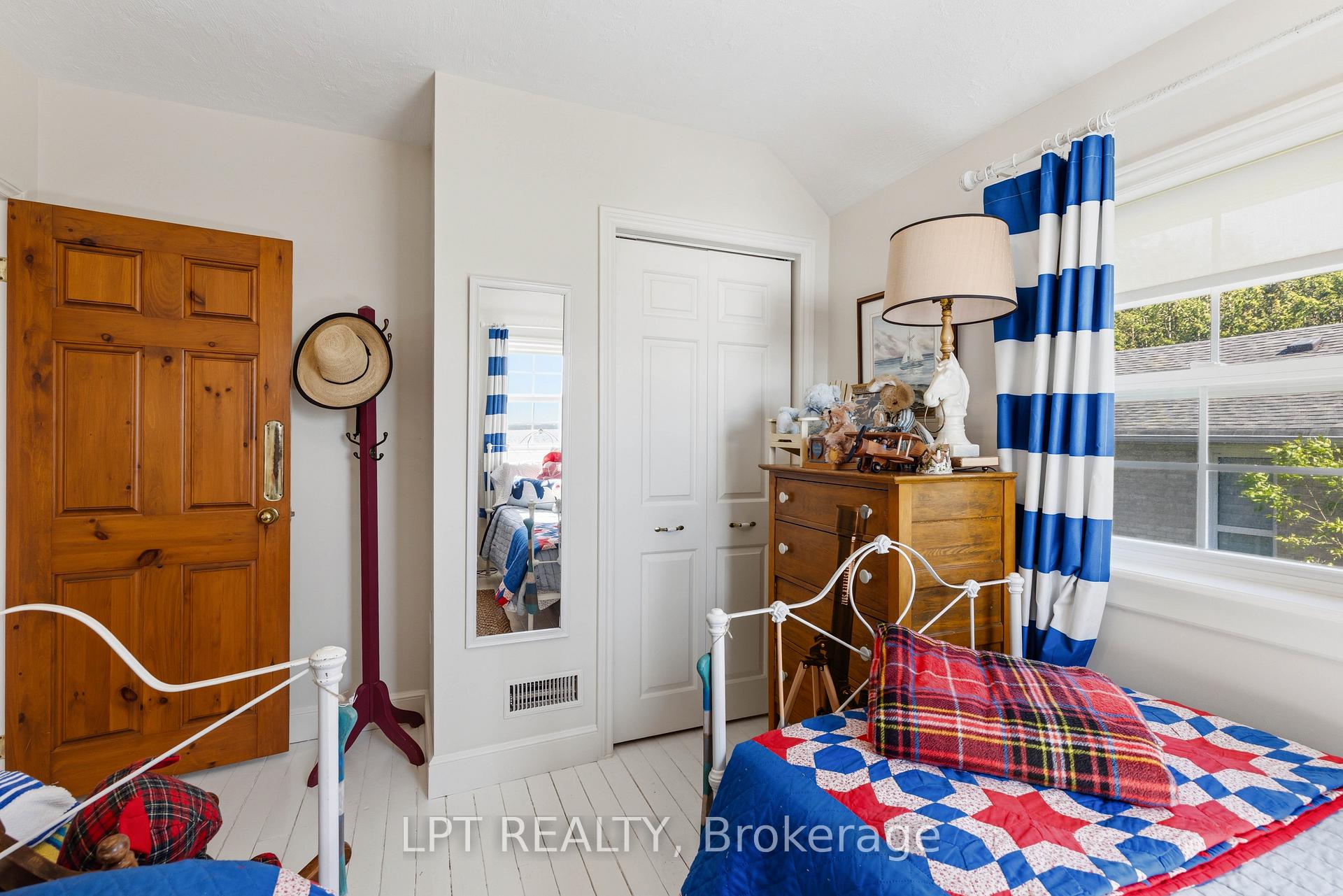 Photo 35 of 145 Lake Drive N, Georgina, Keswick North — HOMEH