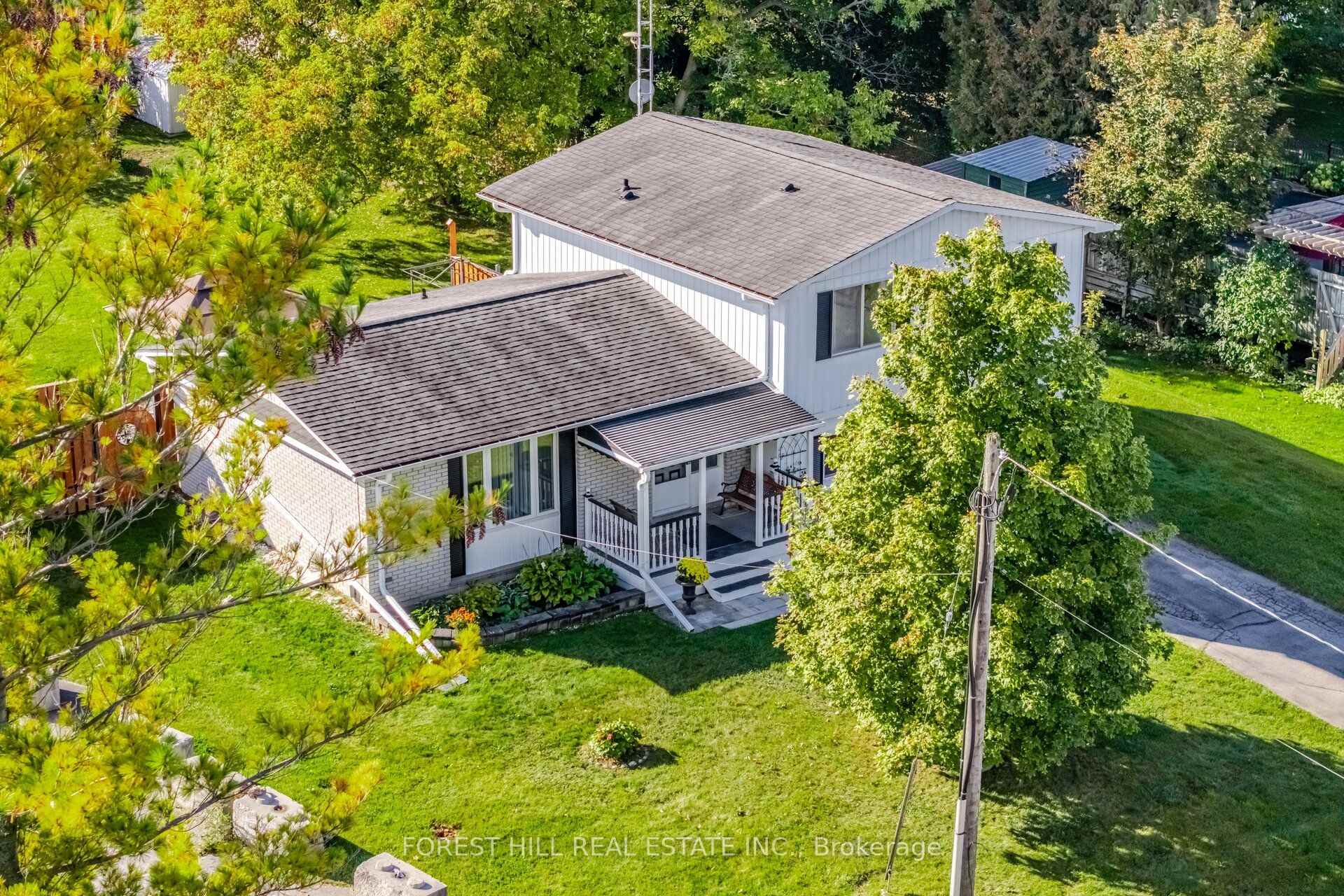 Photo 2 of 33 Rice Drive, King, Schomberg — HOMEH