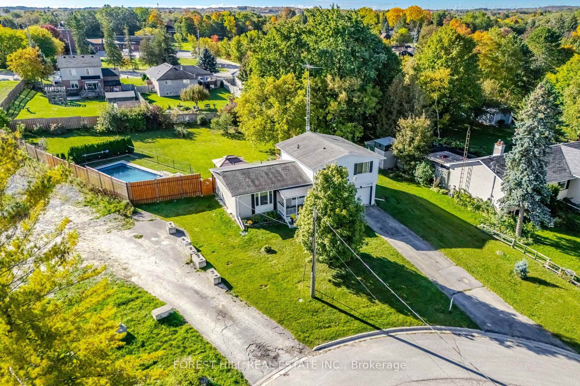 Photo 3 of 33 Rice Drive, King, Schomberg — HOMEH