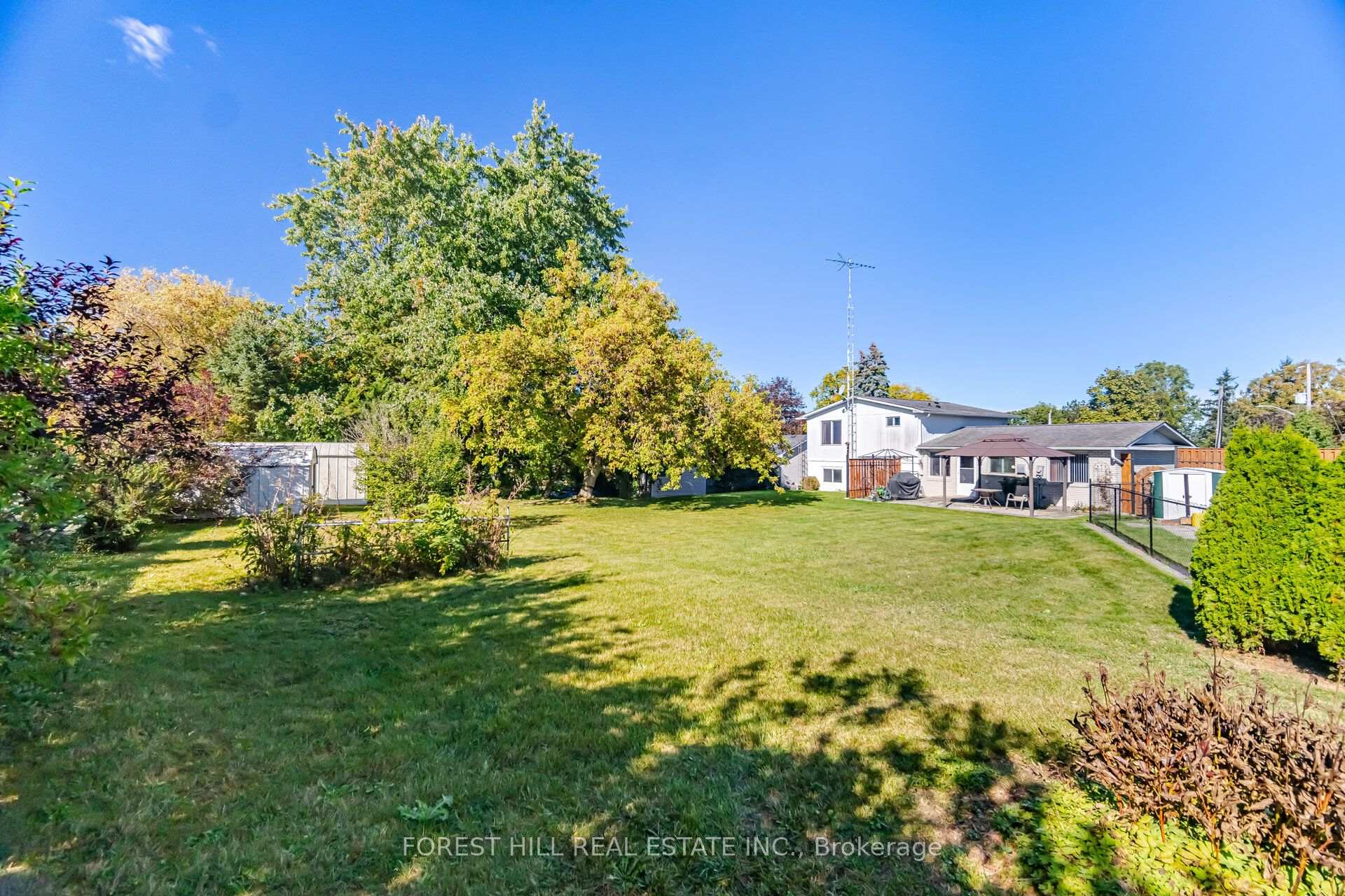Photo 23 of 33 Rice Drive, King, Schomberg — HOMEH