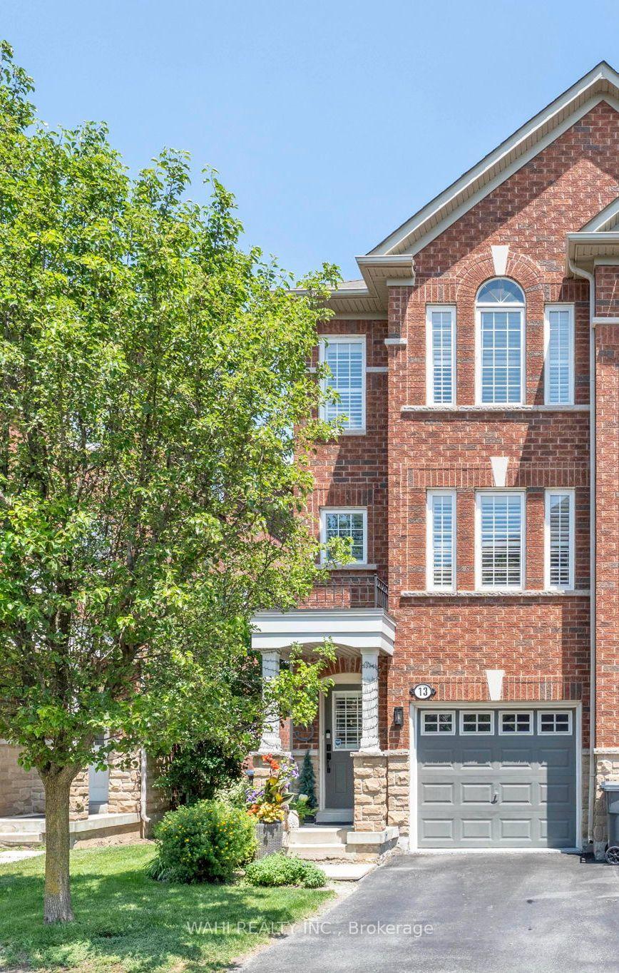 Photo 2 of 13 Rock Haven Lane, Brampton, Downtown Brampton — HOMEH