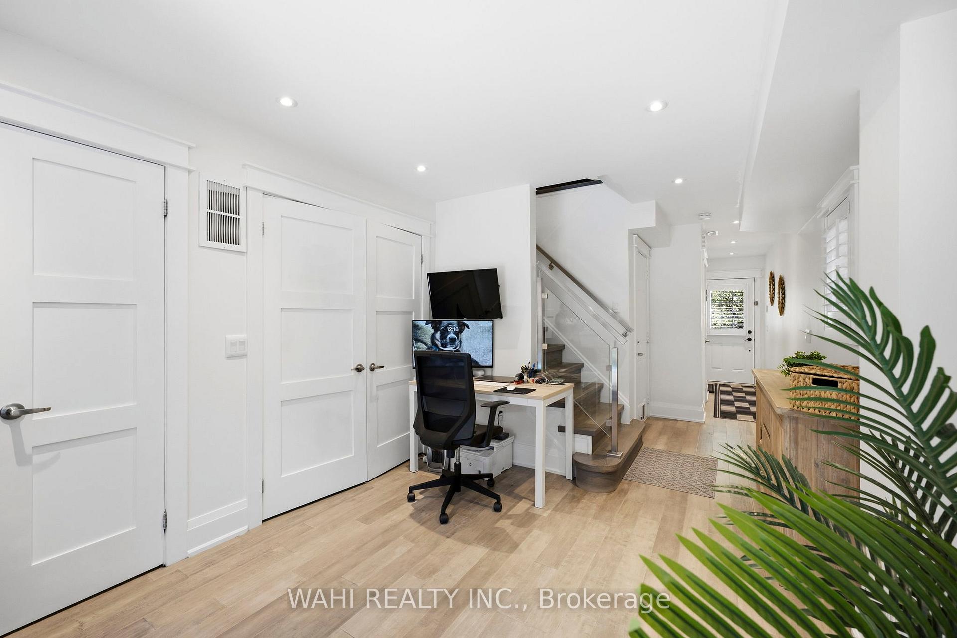 Photo 5 of 13 Rock Haven Lane, Brampton, Downtown Brampton — HOMEH