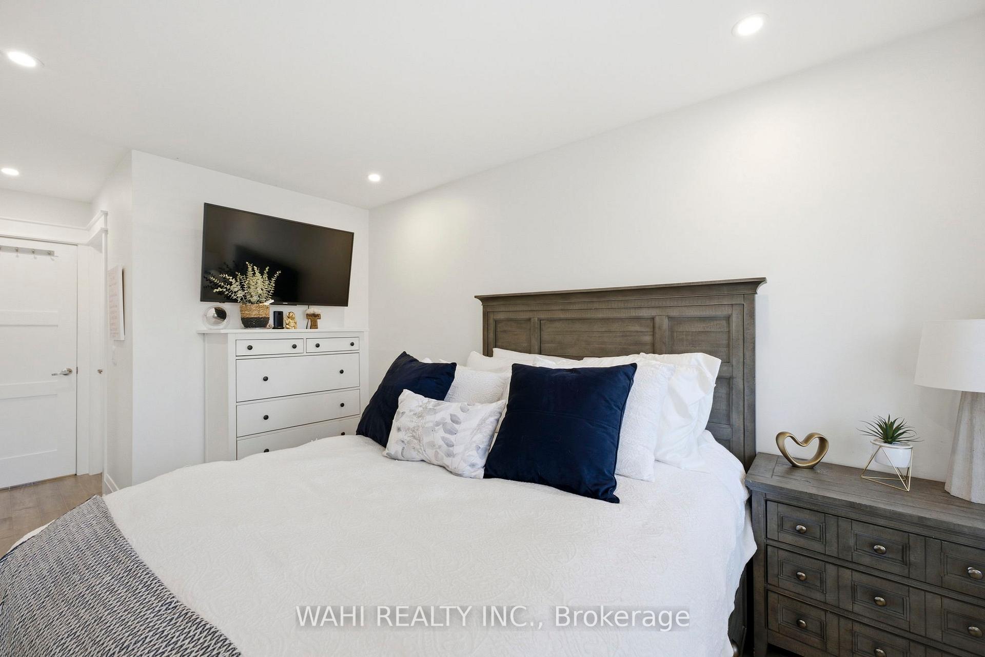 Photo 22 of 13 Rock Haven Lane, Brampton, Downtown Brampton — HOMEH