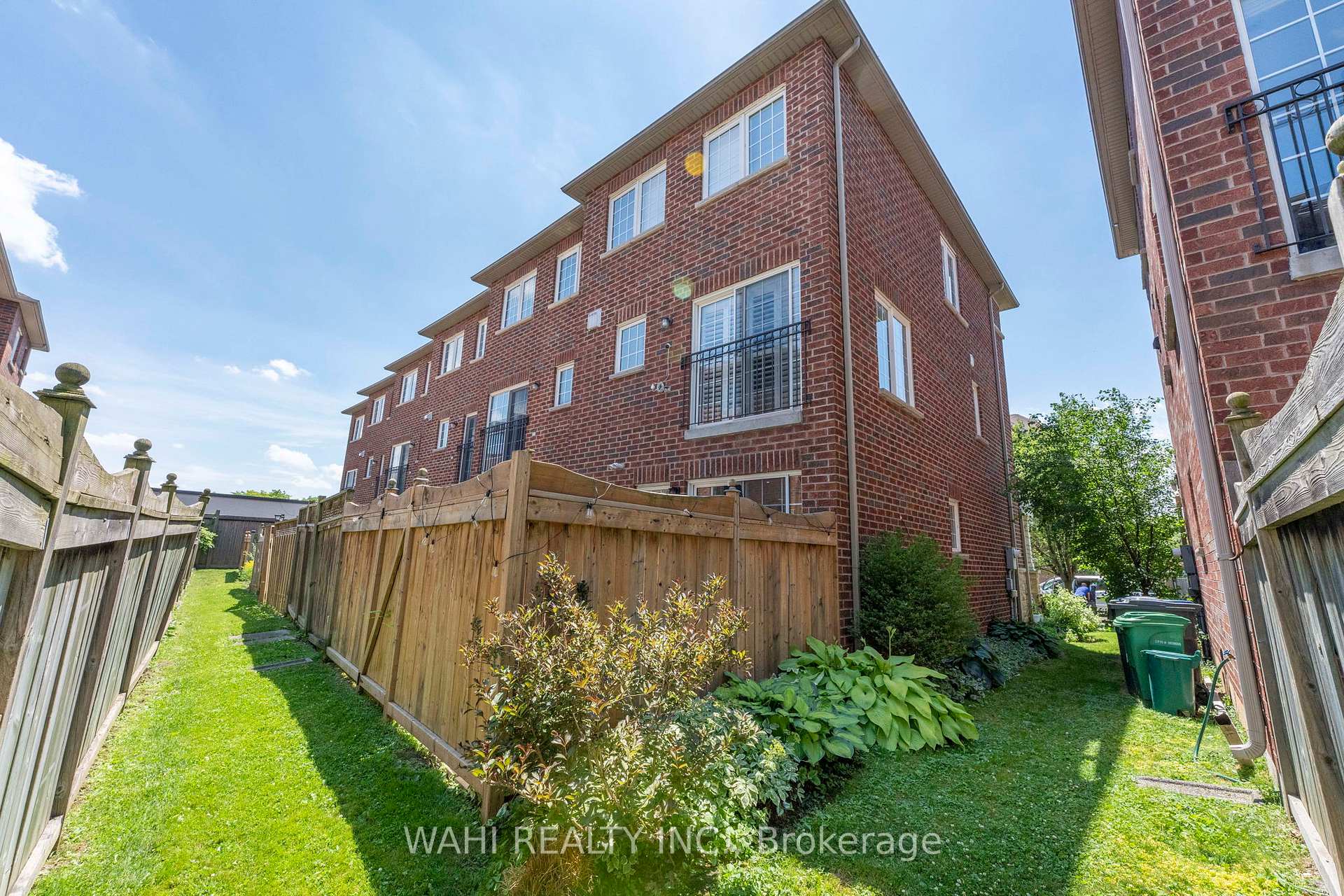 Photo 30 of 13 Rock Haven Lane, Brampton, Downtown Brampton — HOMEH