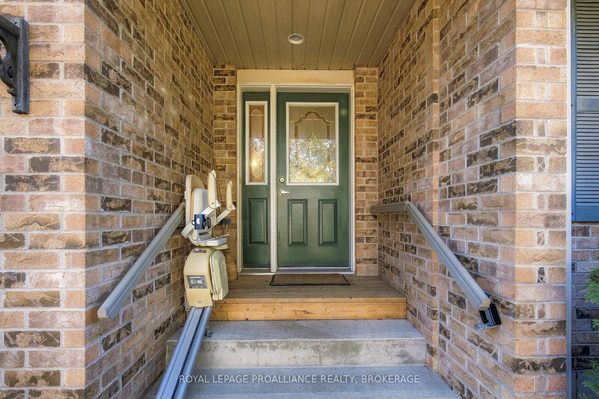 Photo 3 of 260 Beley Street, Brockville, Brockville — HOMEH