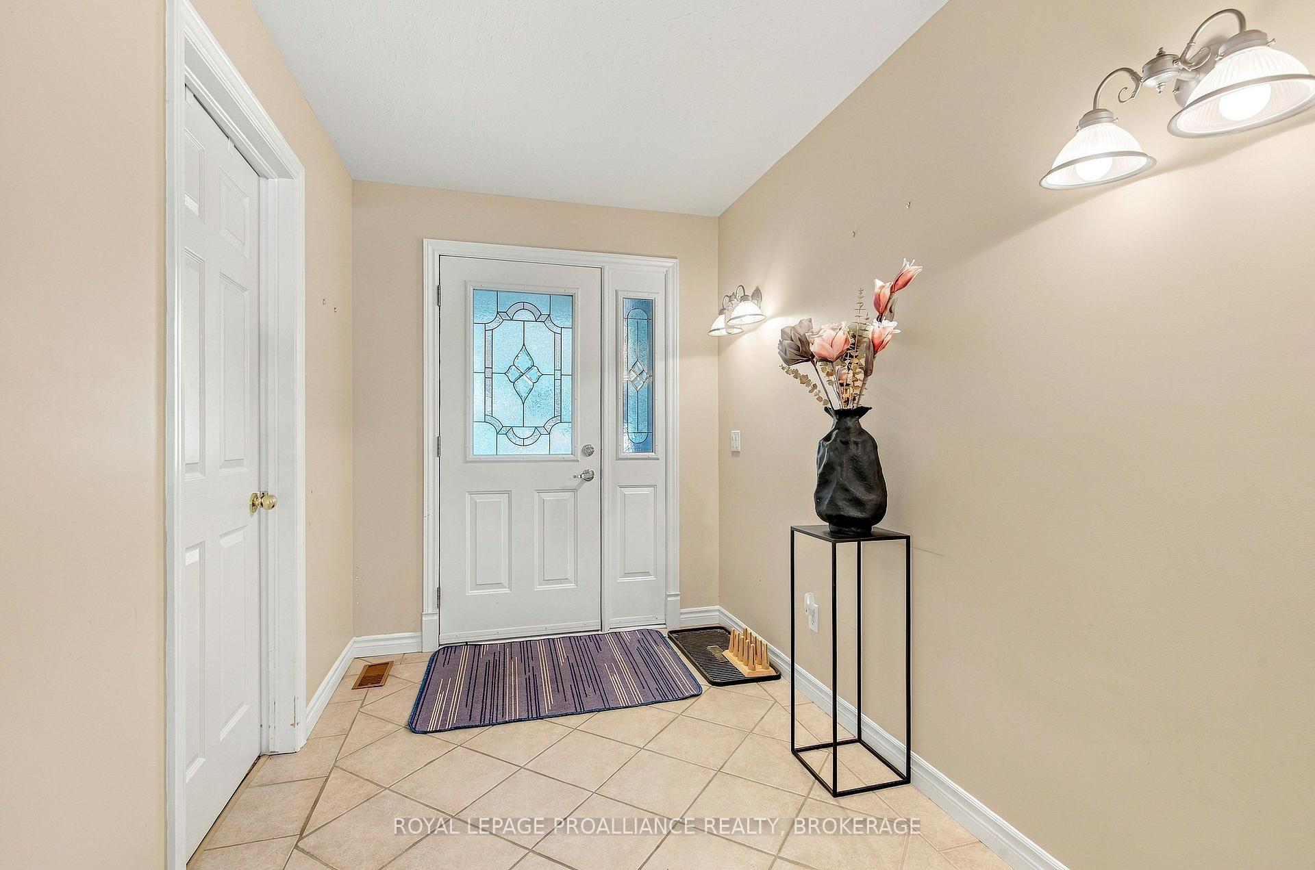 Photo 4 of 260 Beley Street, Brockville, Brockville — HOMEH