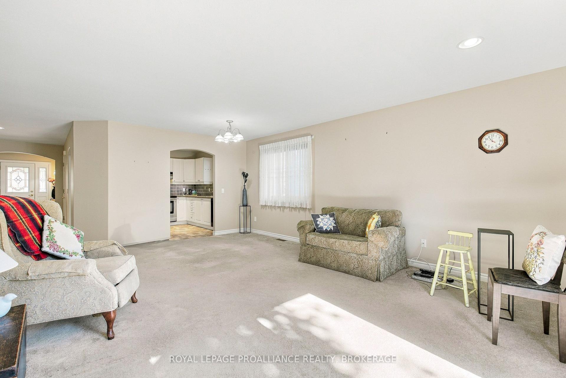 Photo 11 of 260 Beley Street, Brockville, Brockville — HOMEH