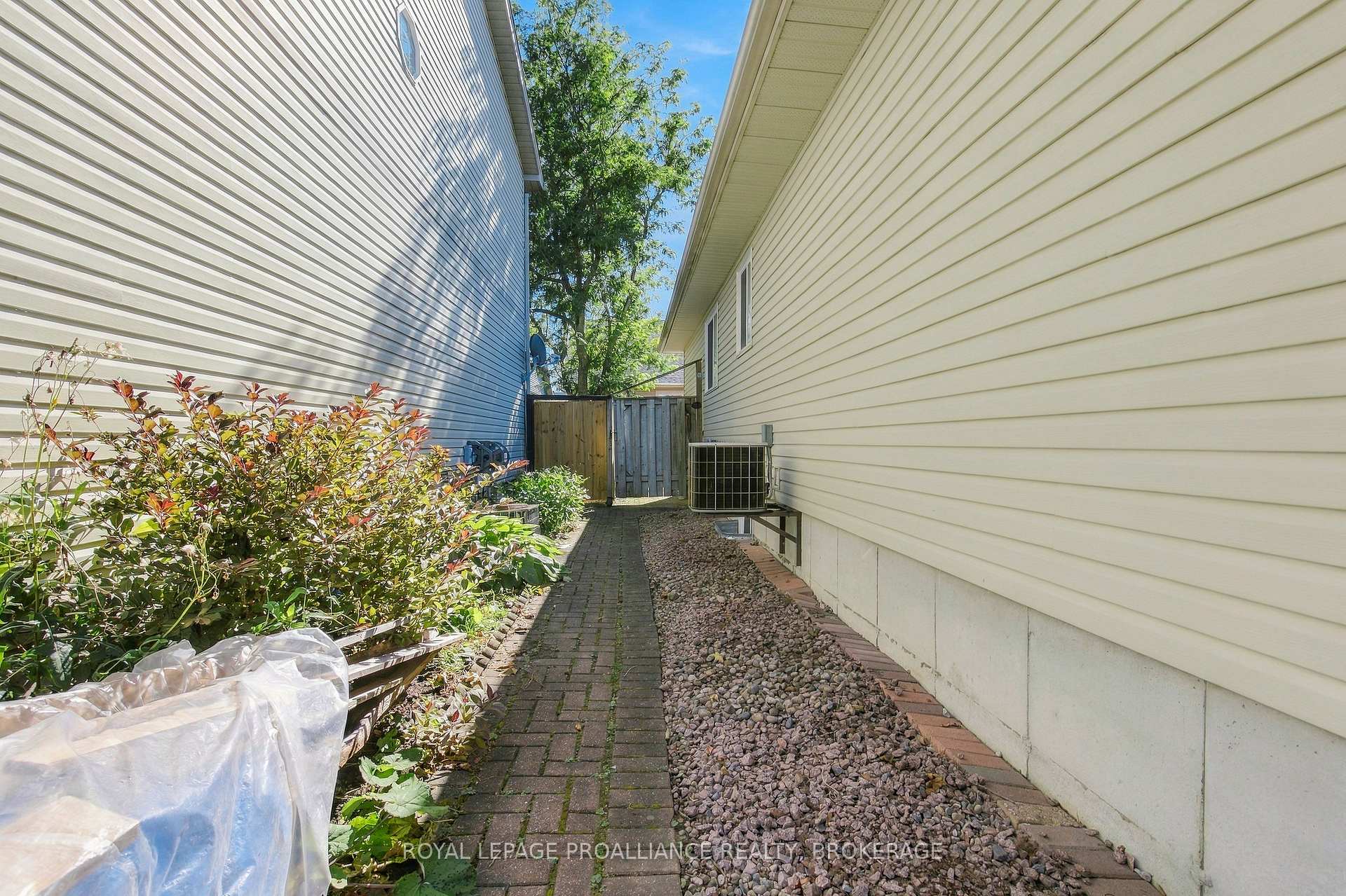 Photo 34 of 260 Beley Street, Brockville, Brockville — HOMEH