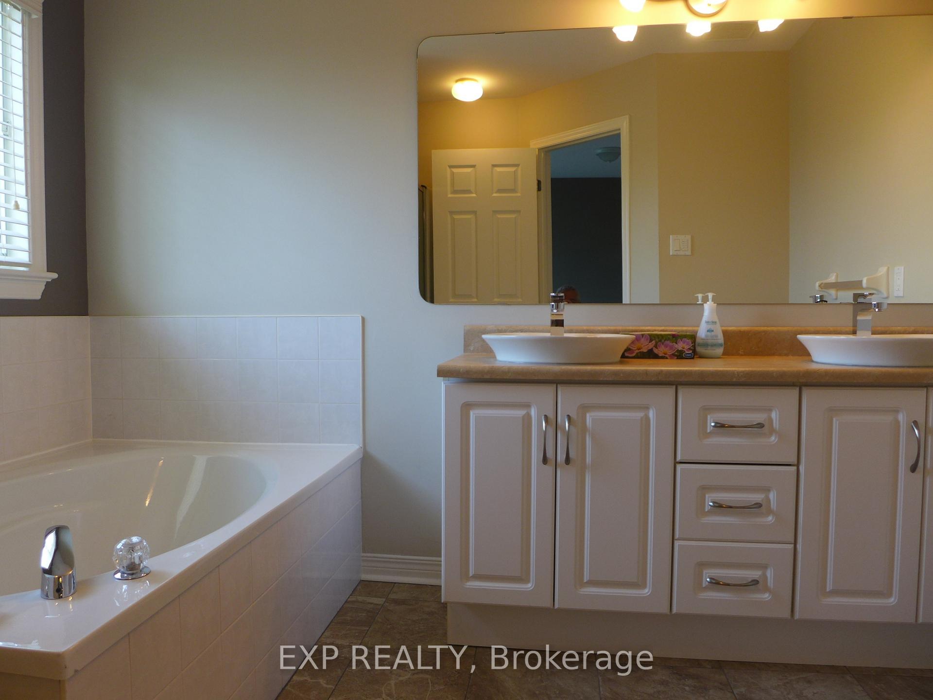 Photo 20 of 117 Thornbury Crescent, Ottawa, Centrepointe — HOMEH