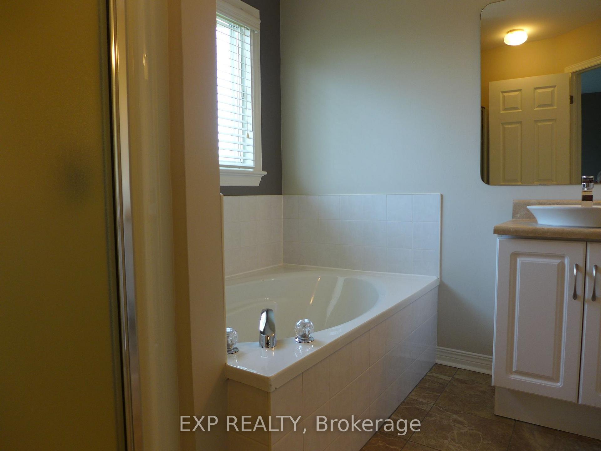 Photo 21 of 117 Thornbury Crescent, Ottawa, Centrepointe — HOMEH