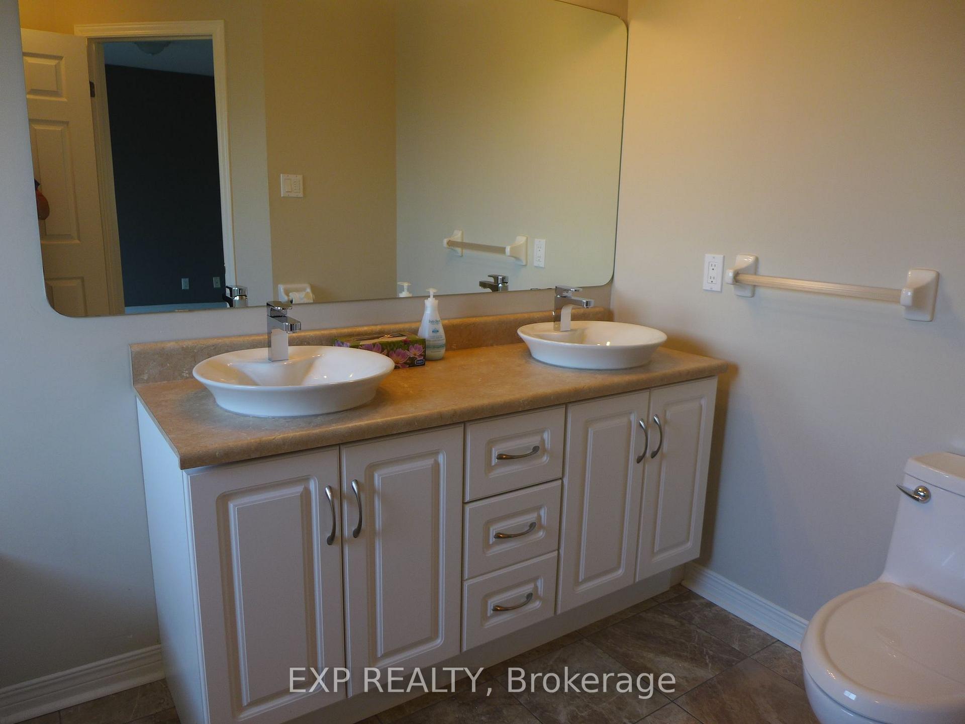 Photo 22 of 117 Thornbury Crescent, Ottawa, Centrepointe — HOMEH